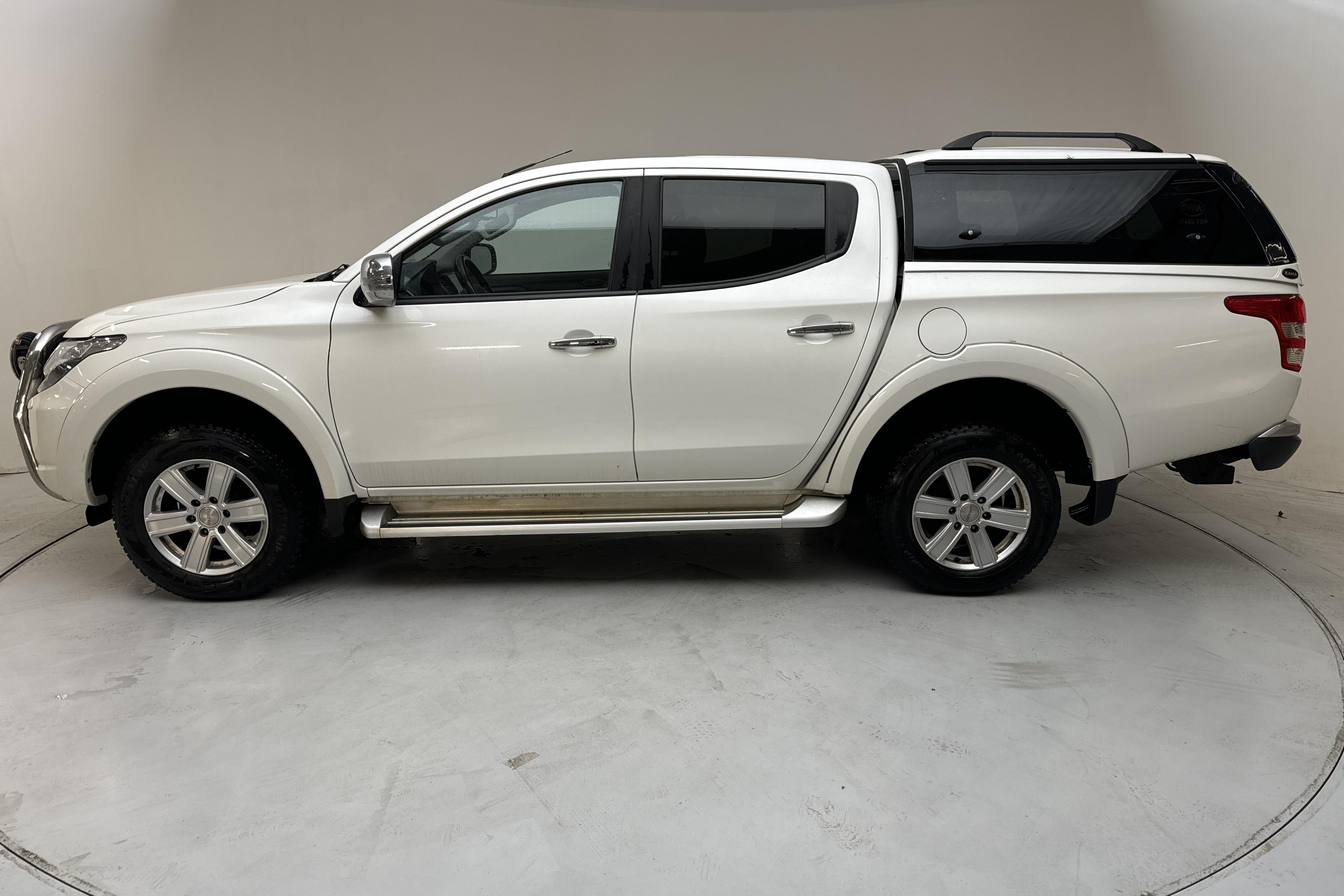 Mitsubishi L200 2.4 DI-D (181hk) - 8 808 mil - Automat - vit - 2017