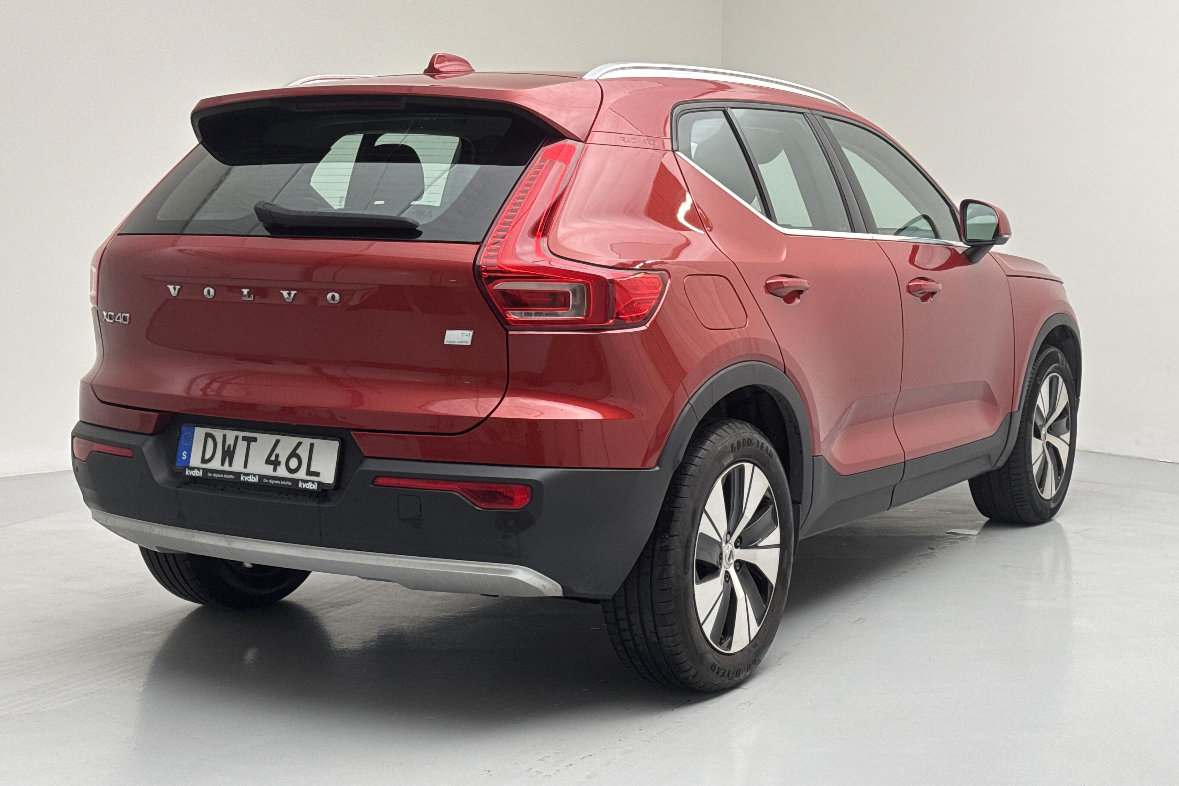 Volvo XC40 T4 FWD Recharge (211hk) - 118 370 km - Automatyczna - czerwony - 2021