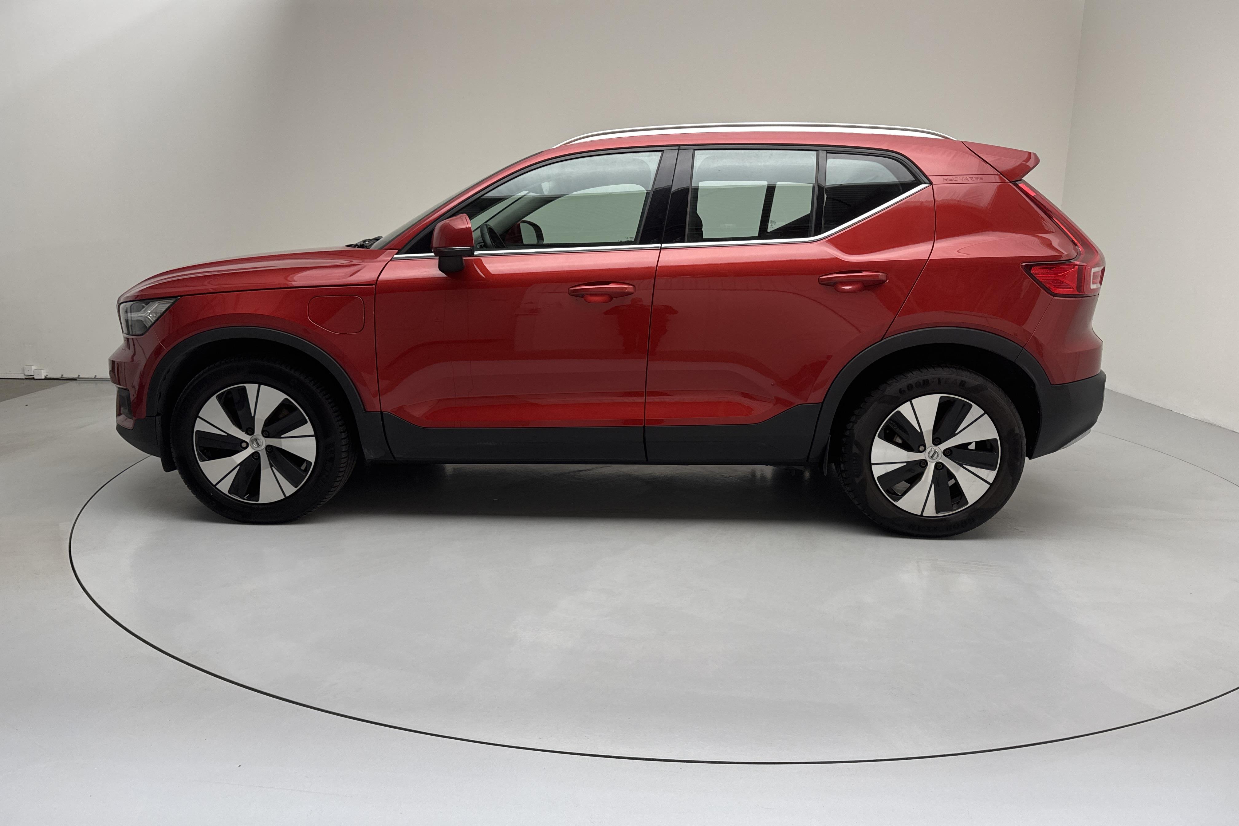 Volvo XC40 T4 FWD Recharge (211hk) - 118 370 km - Automatyczna - czerwony - 2021