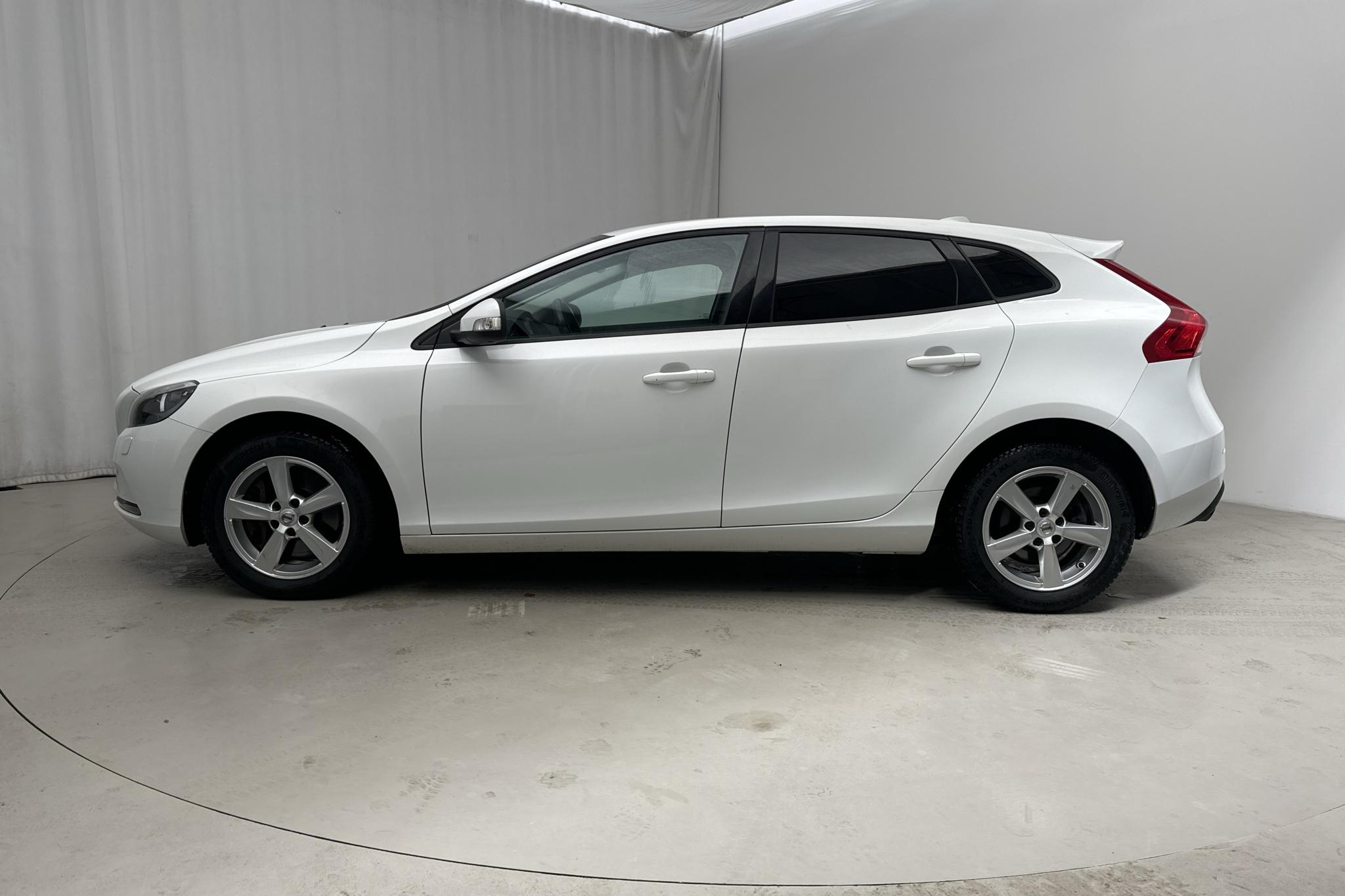 Volvo V40 T3 (152hk) - 118 180 km - Automatic - white - 2018