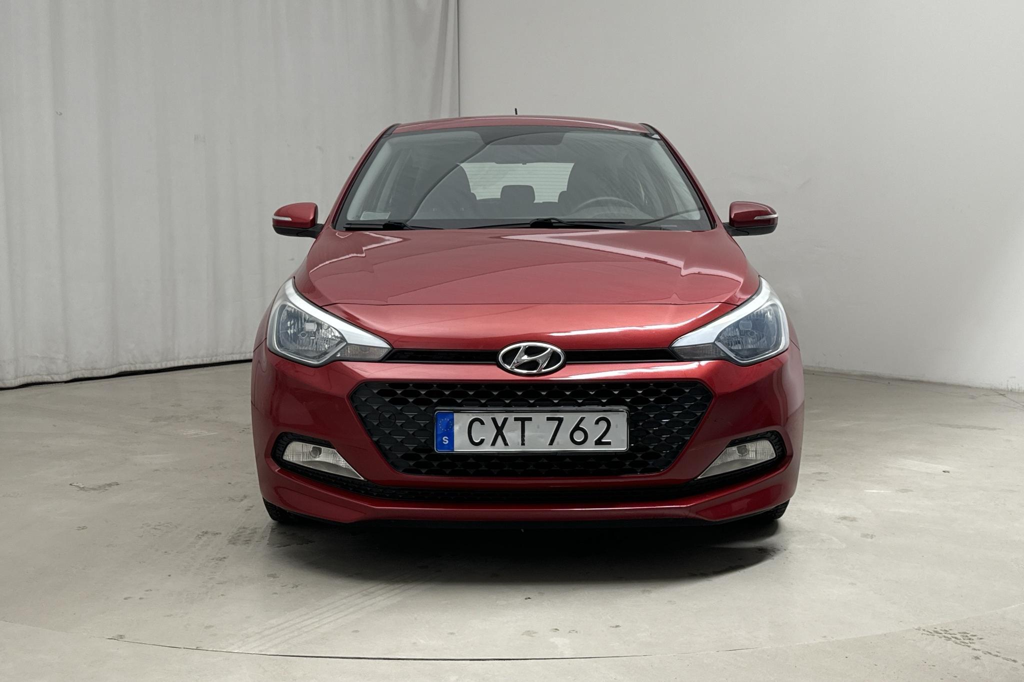 Hyundai i20 1.4 (100hk) - 67 970 km - Automatic - red - 2017