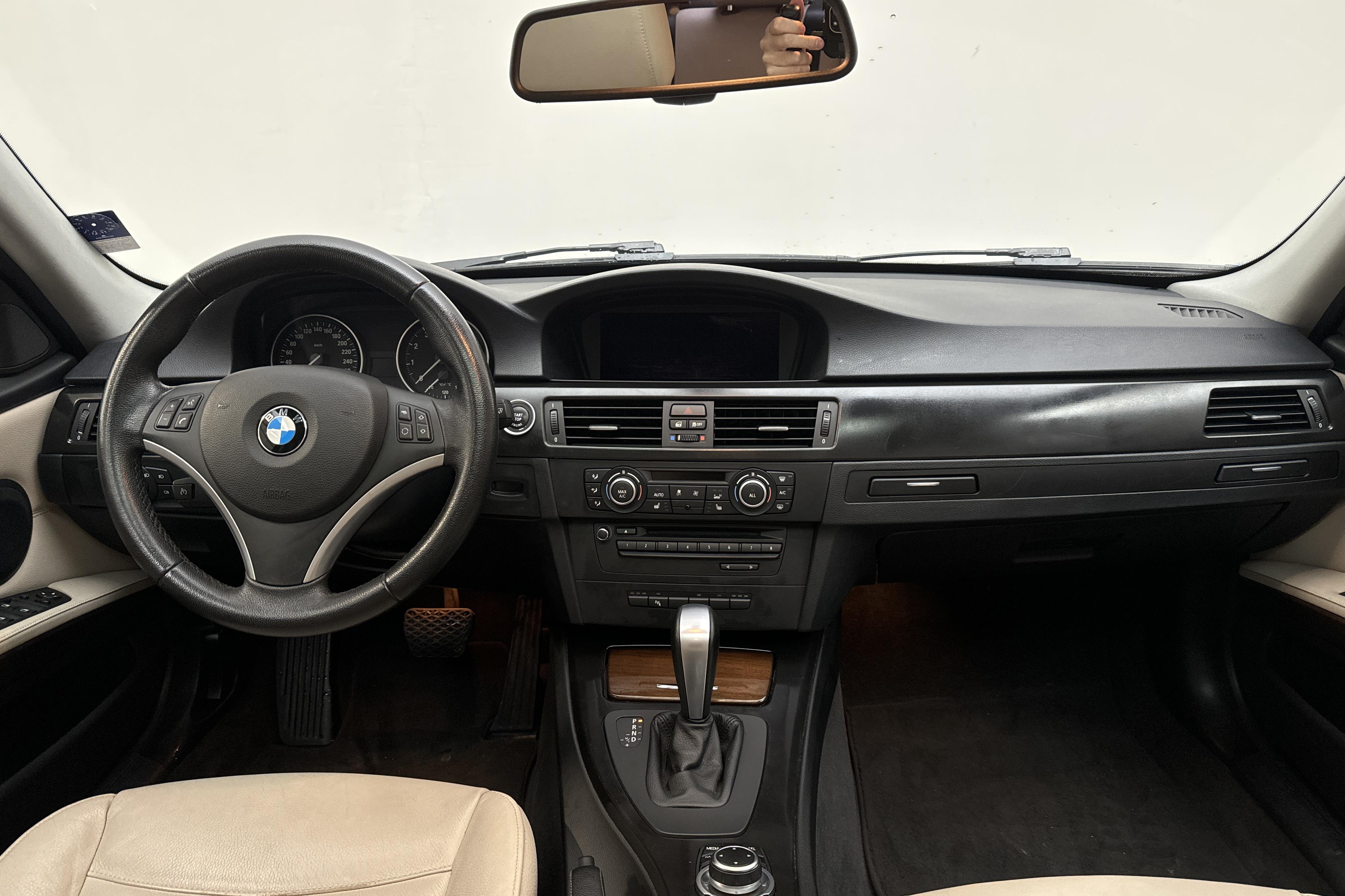 BMW 335i Sedan, E90 (306hk) - 18 764 mil - Automat - svart - 2011