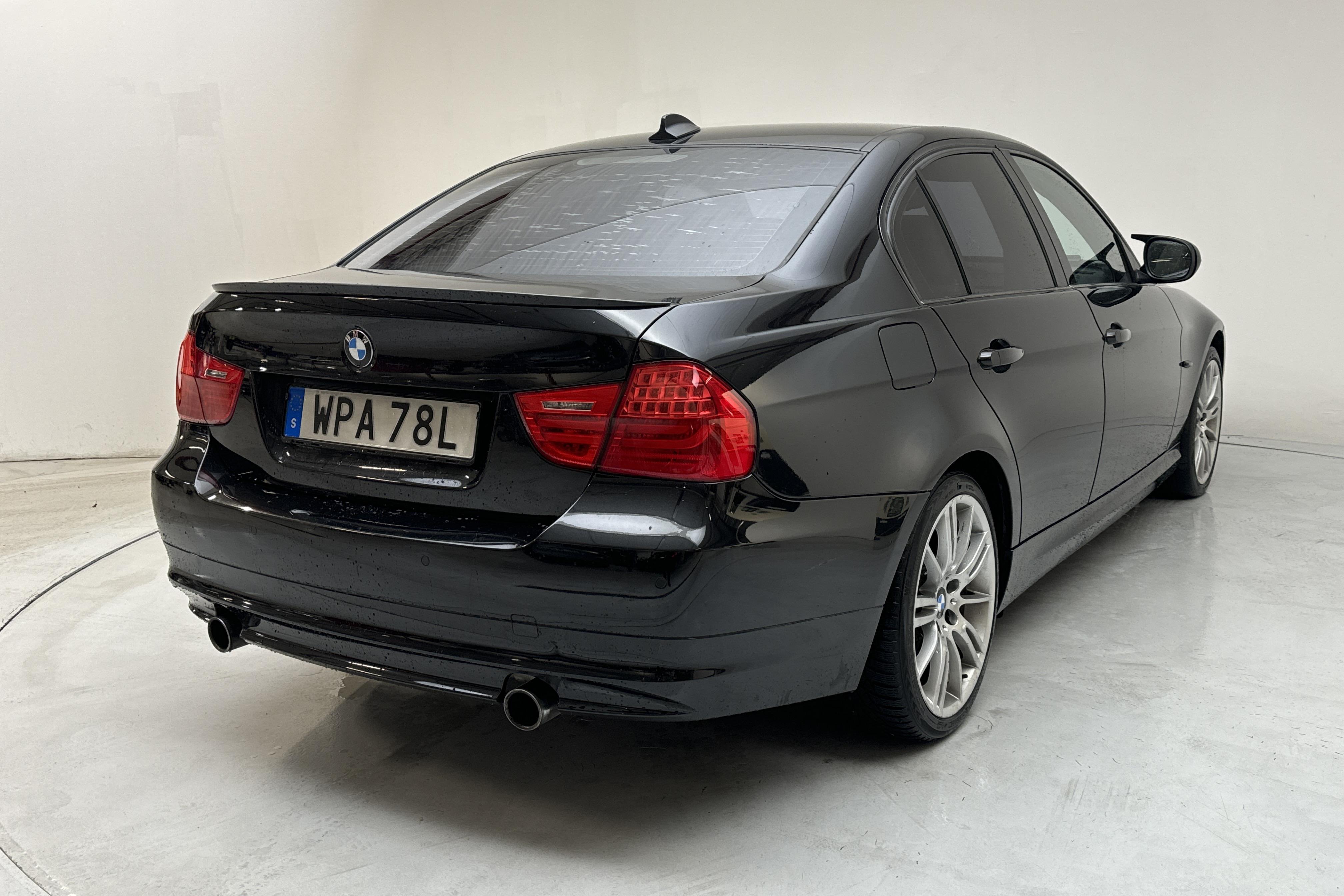 BMW 335i Sedan, E90 (306hk) - 18 764 mil - Automat - svart - 2011