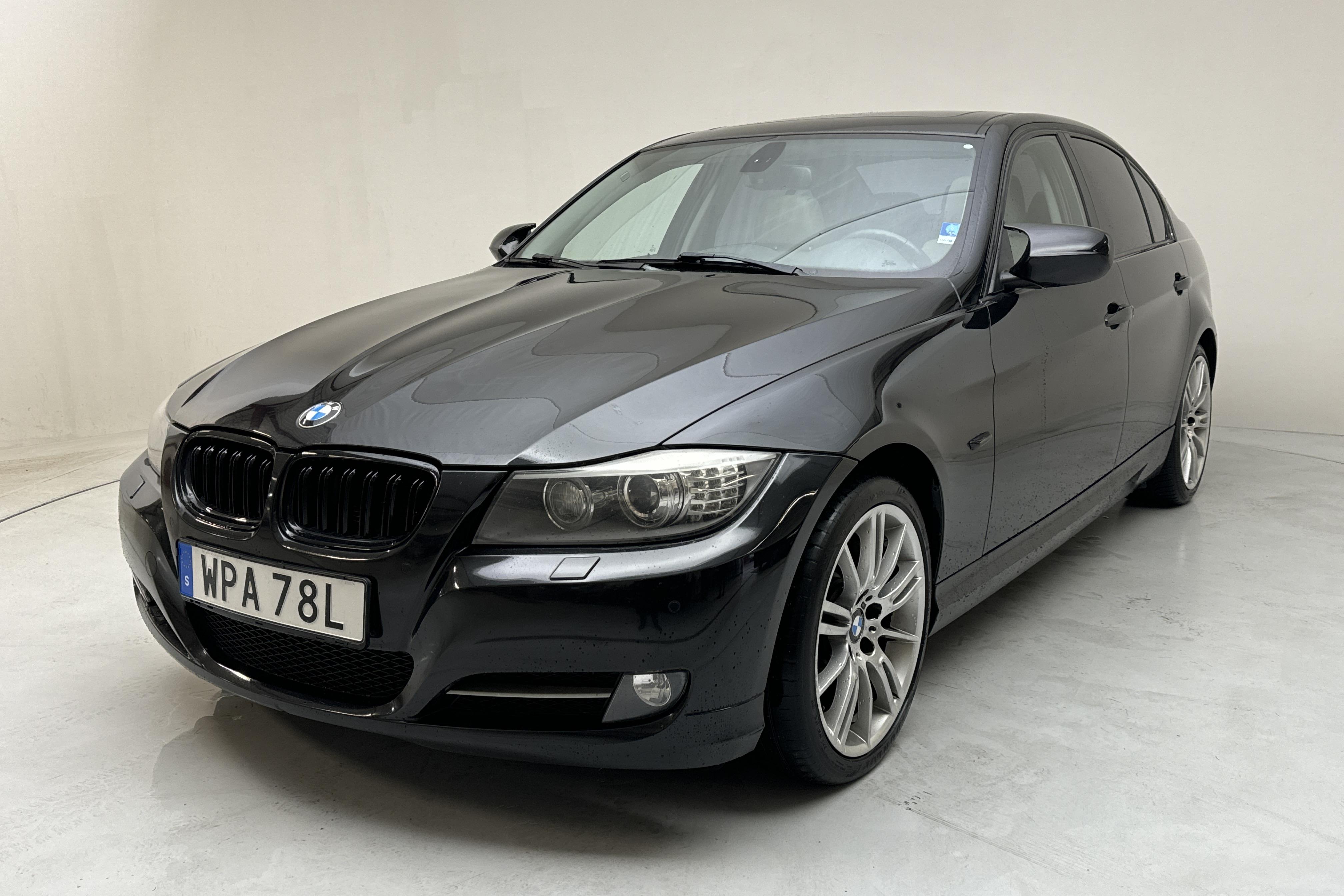 BMW 335i Sedan, E90 (306hk) - 18 764 mil - Automat - svart - 2011