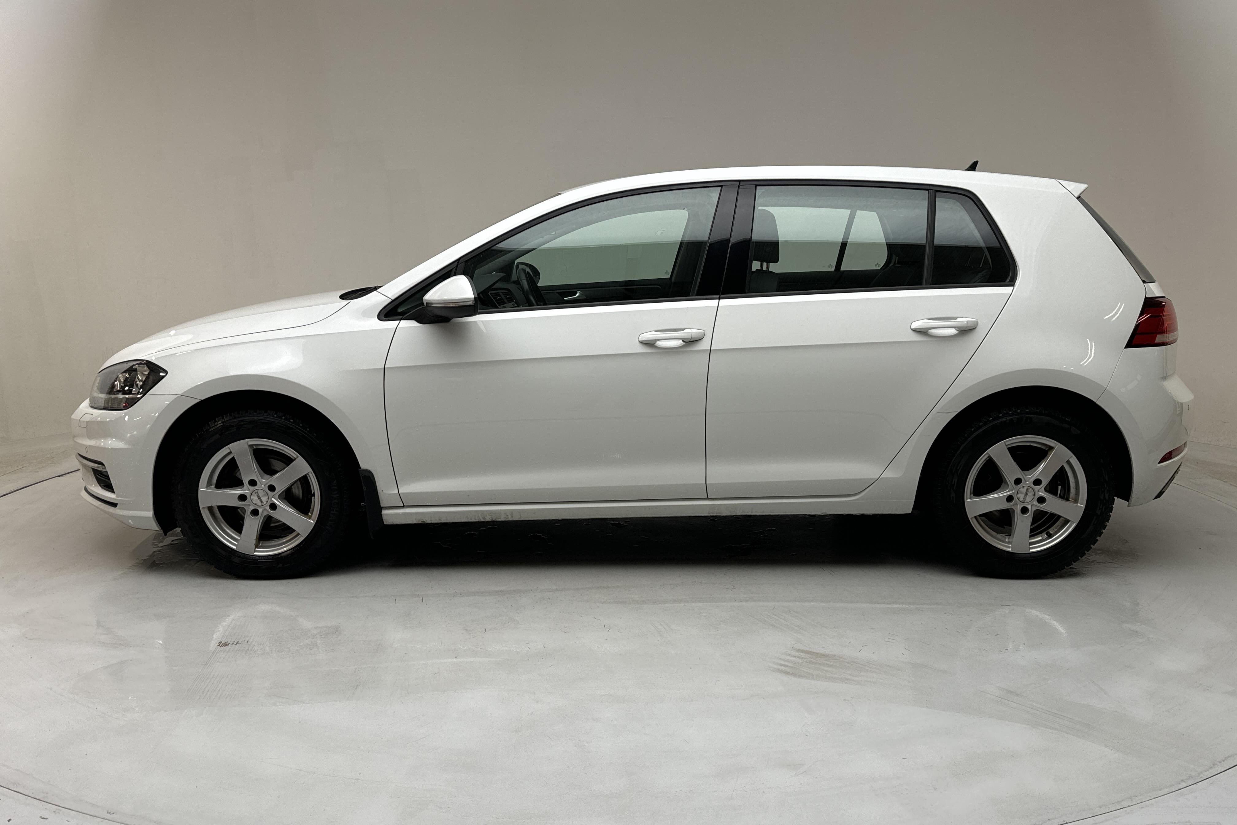 VW Golf VII 1.0 TSI 5dr (115hk) - 73 080 km - Manualna - biały - 2020