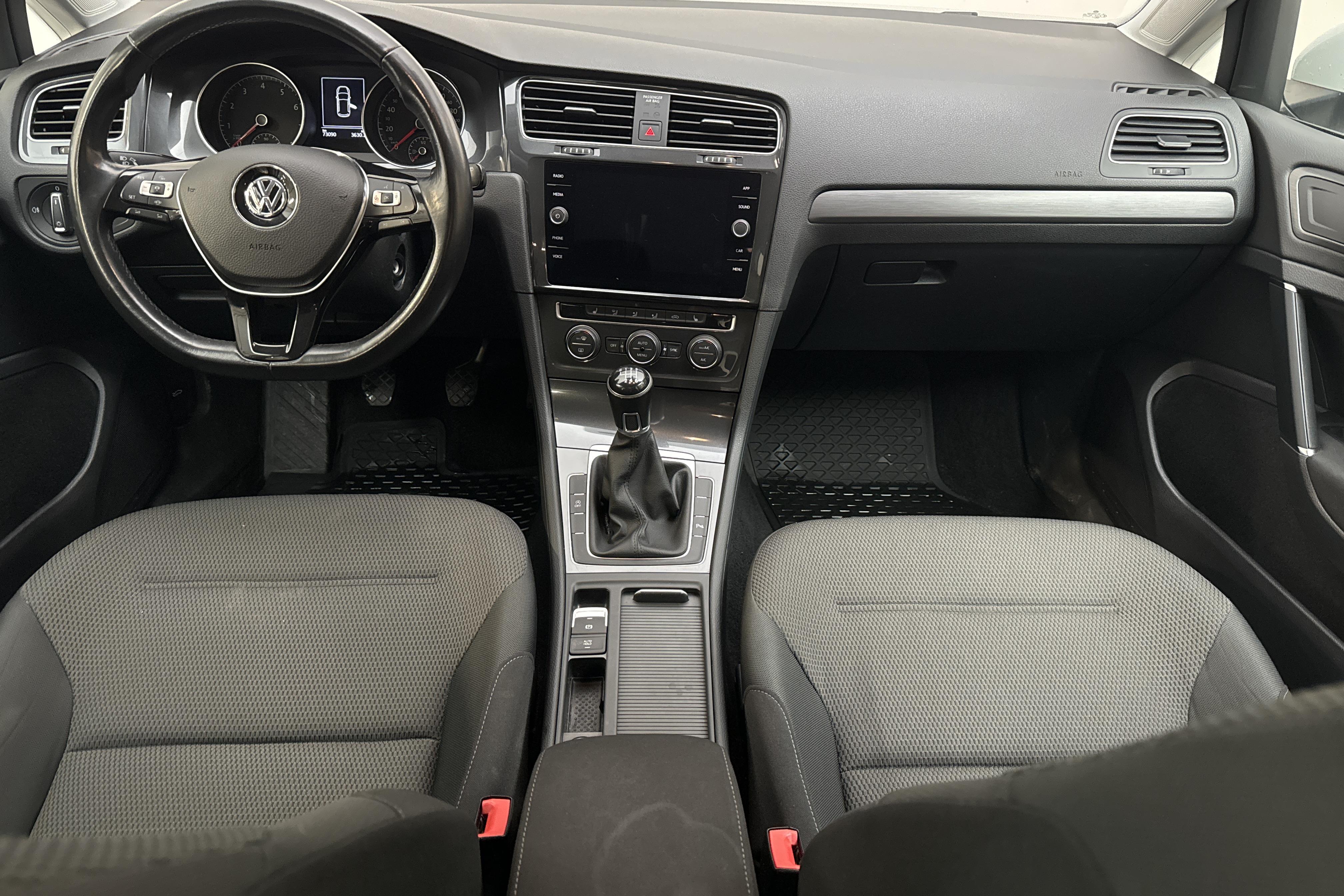 VW Golf VII 1.0 TSI 5dr (115hk) - 73 080 km - Manualna - biały - 2020