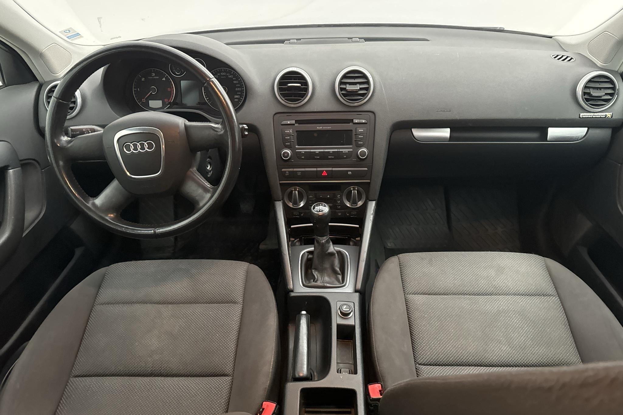 Audi A3 1.6 TDI Sportback (105hk) - 198 280 km - Manualna - srebro - 2010