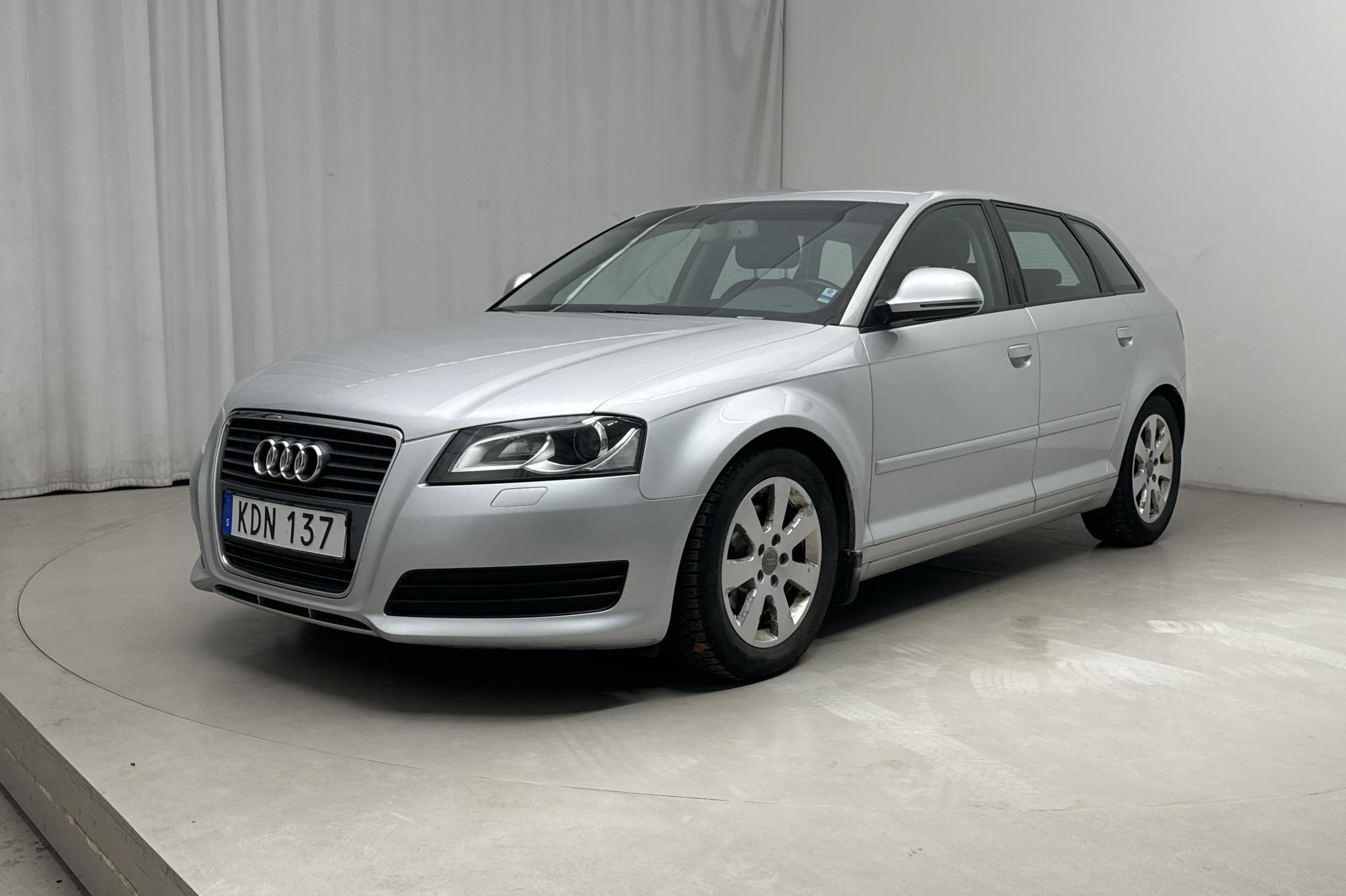 Audi A3 1.6 TDI Sportback (105hk) - 198 280 km - Manualna - srebro - 2010