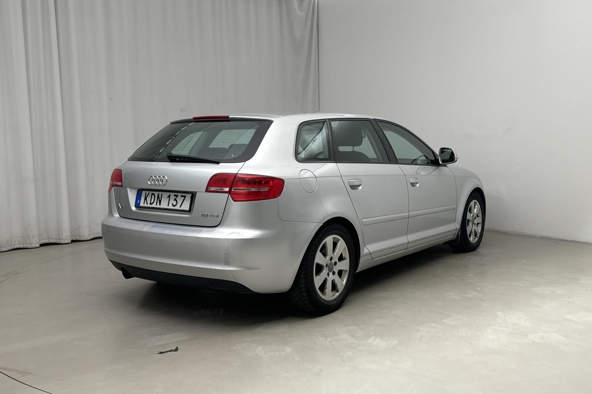 Audi A3 1.6 TDI Sportback (105hk) - 198 280 km - Manualna - srebro - 2010