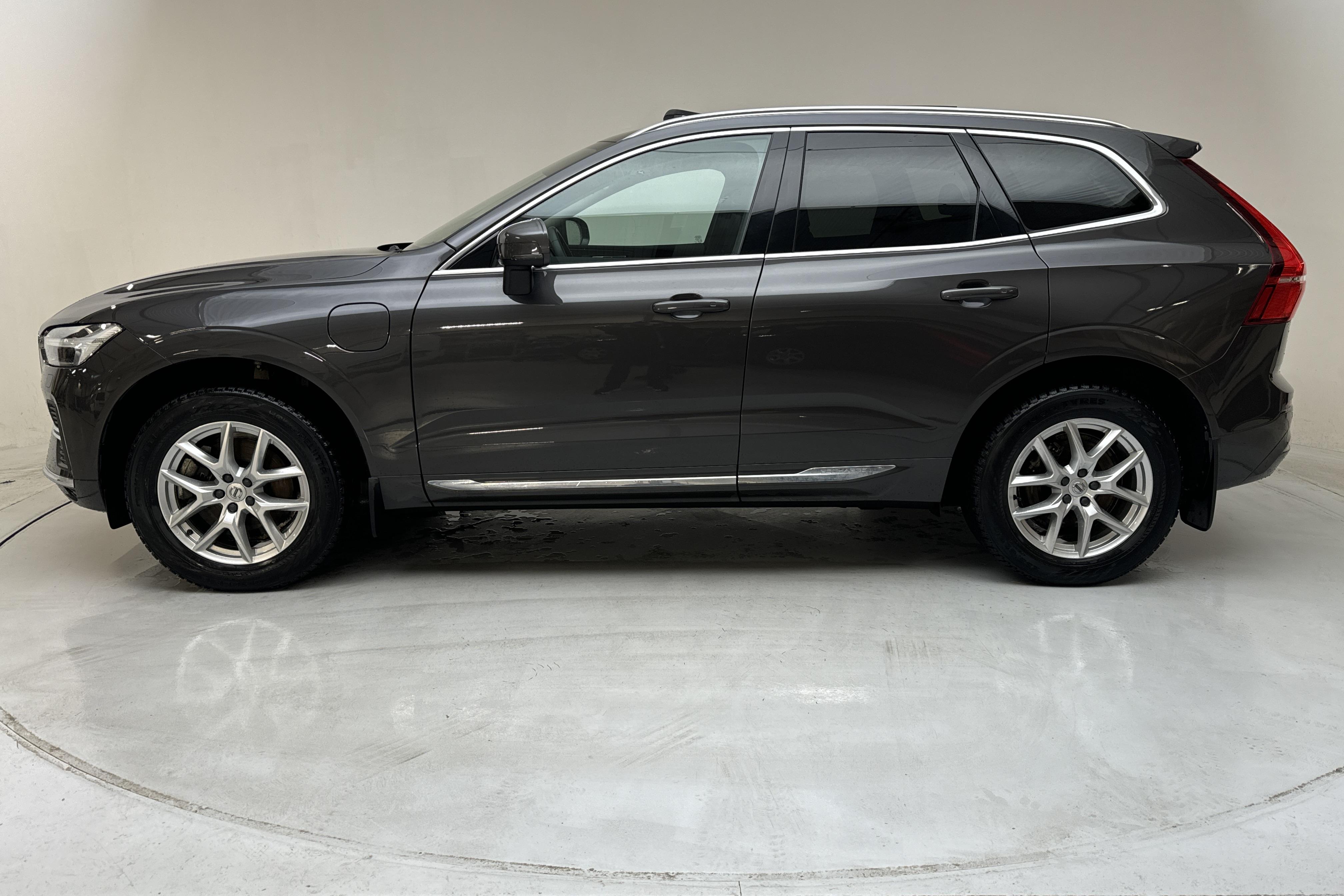 Volvo XC60 T6 AWD Recharge (350hk) - 68 330 km - Automatic - gray - 2023