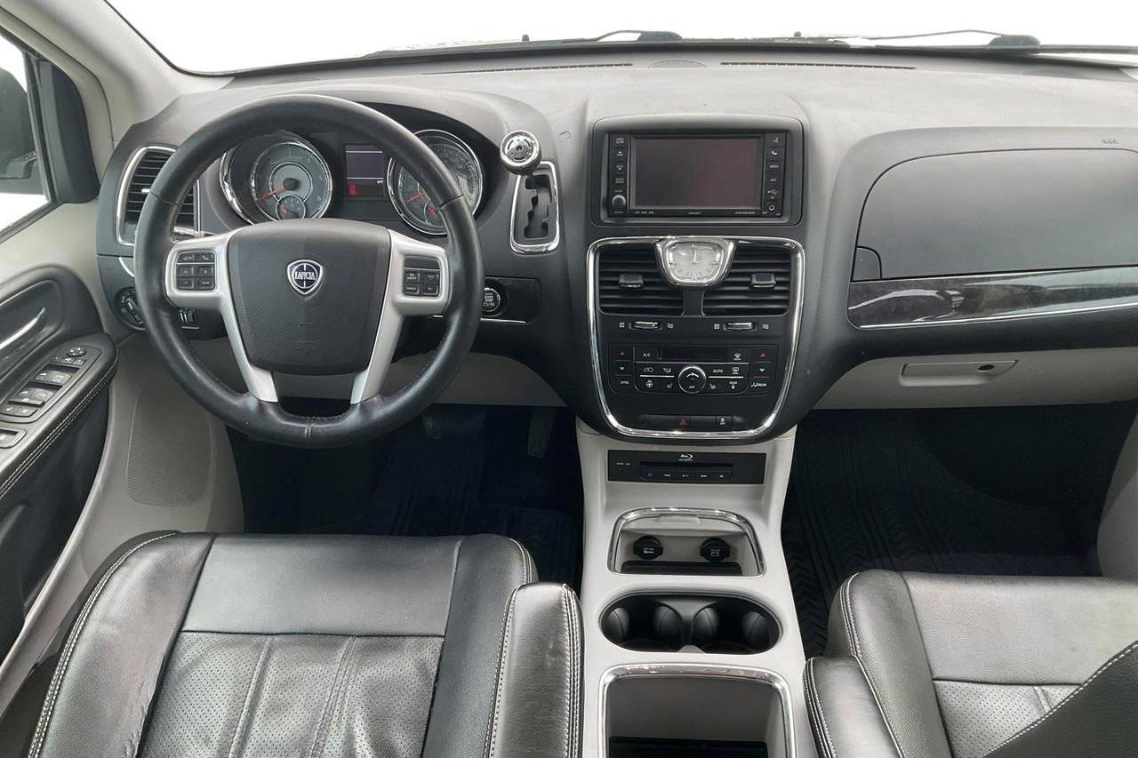 Lancia Lancia Voyager 2.8 Multi-Jet (178hk) - 20 942 mil - Automat - svart - 2015