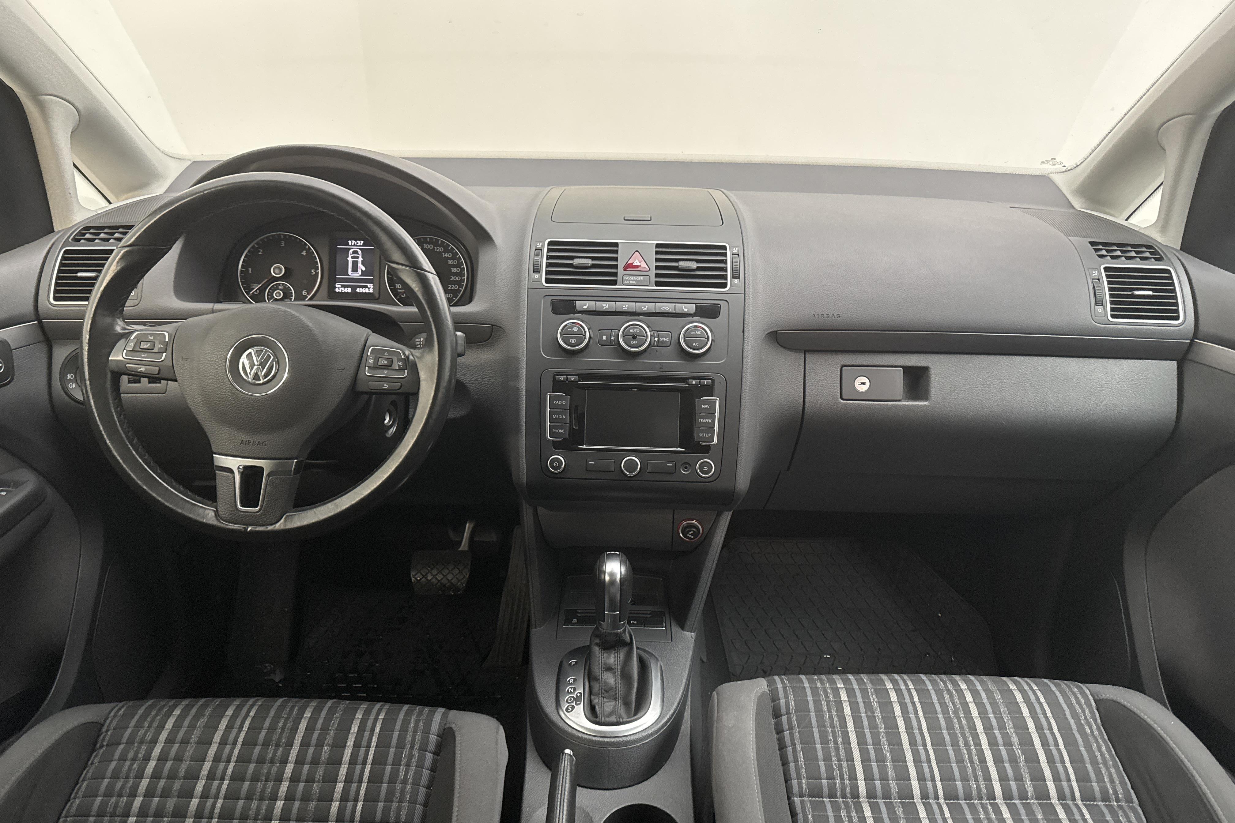 VW CrossTouran 2.0 TDI (140hk) - 67 570 km - Automaattinen - sininen - 2013