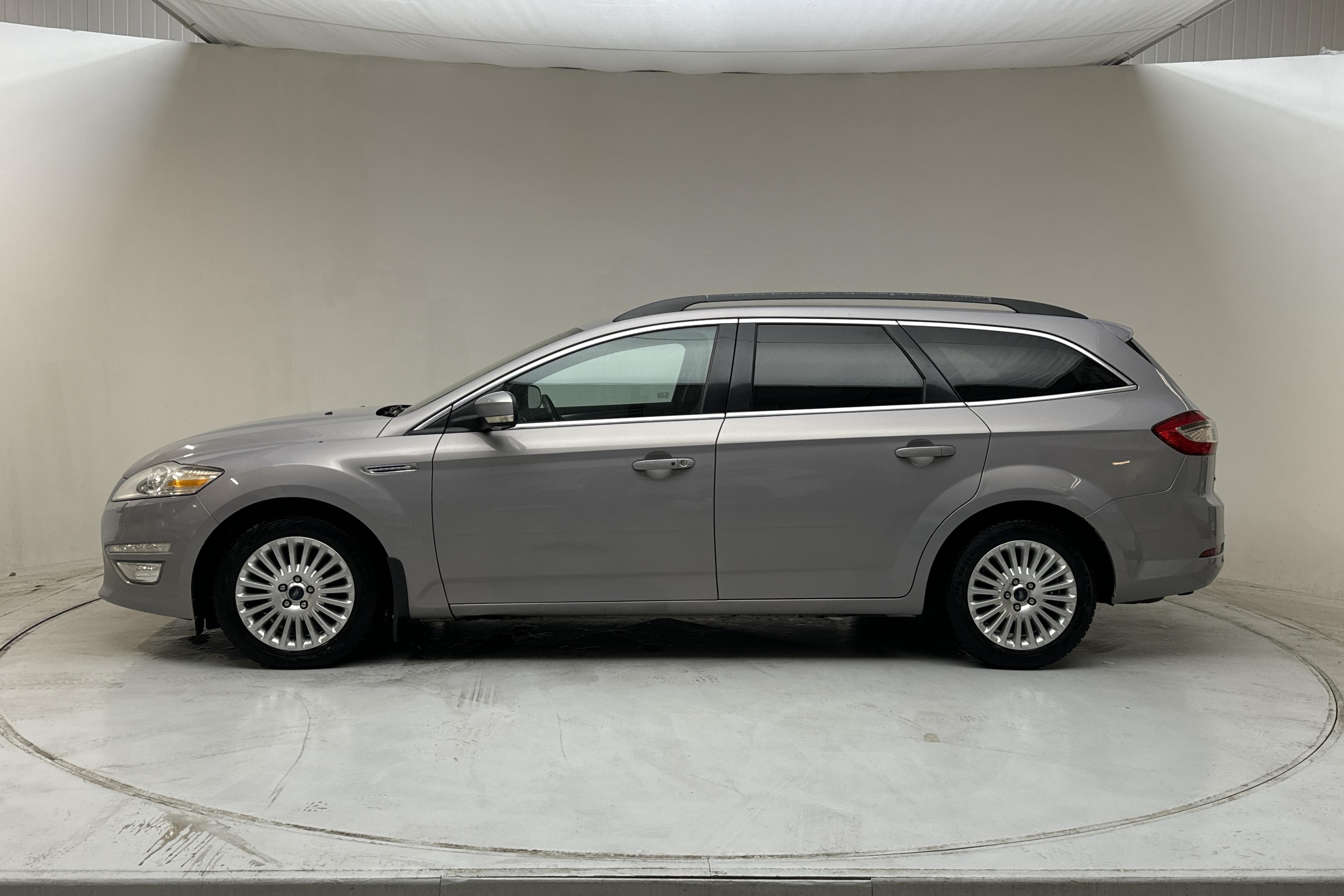 Ford Mondeo 2.0 Duratorq TDCi Kombi (140hk) - 23 044 mil - Automat - grå - 2011