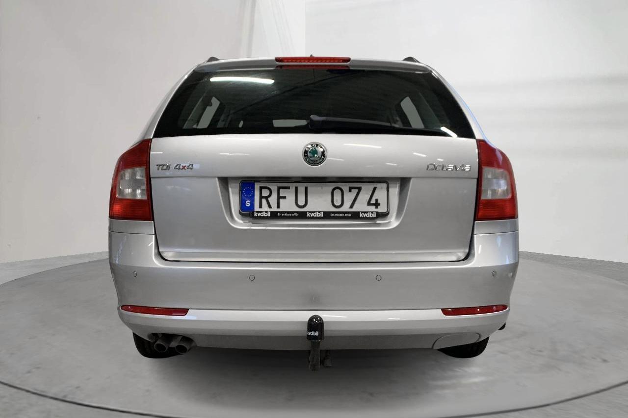 Skoda Octavia II 1.6 TDI Kombi 4X4 (105hk) - 143 380 km - Käsitsi - hõbe - 2012