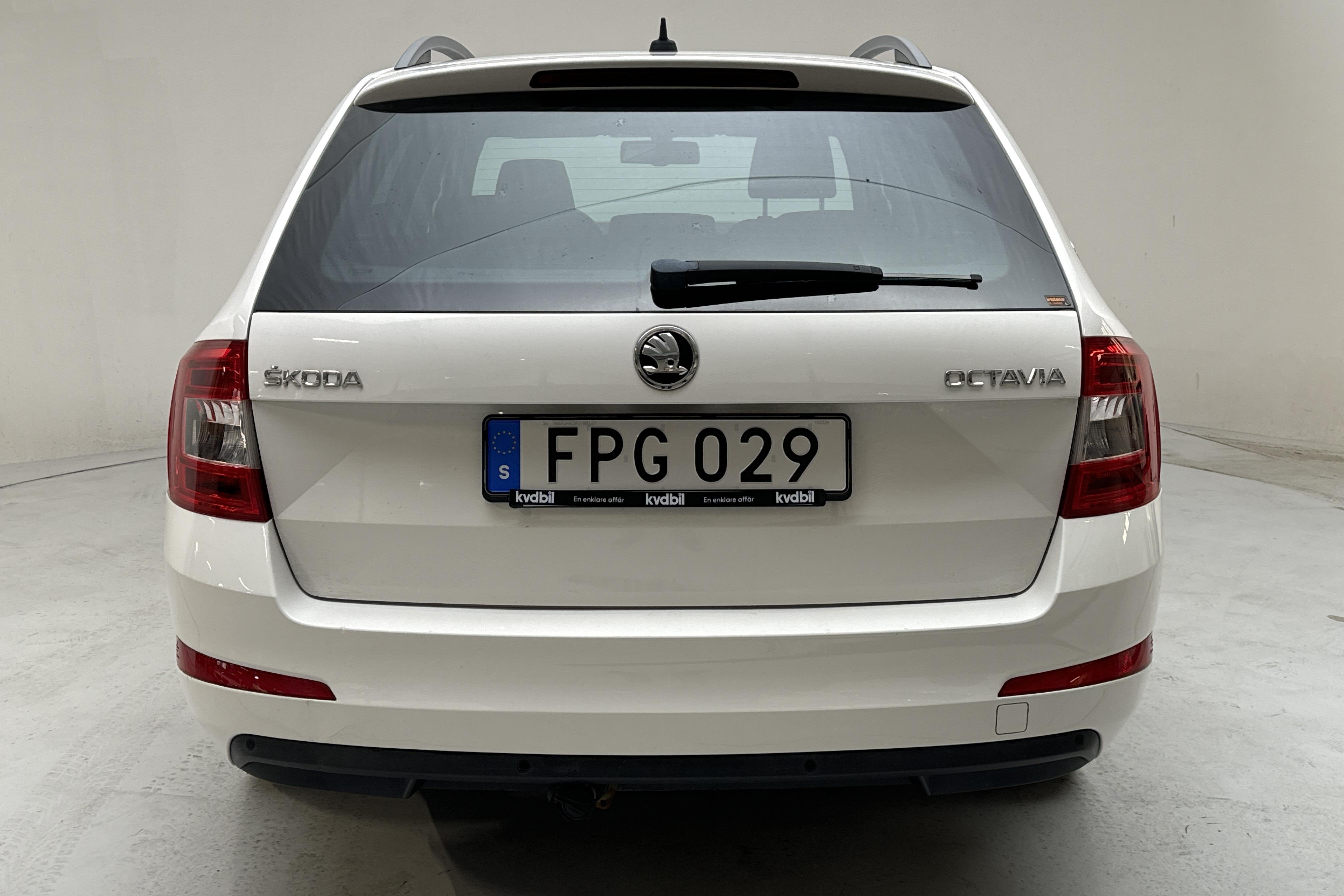 Skoda Octavia III 1.6 TDI CR Combi (105hk) - 13 052 mil - Automat - vit - 2015