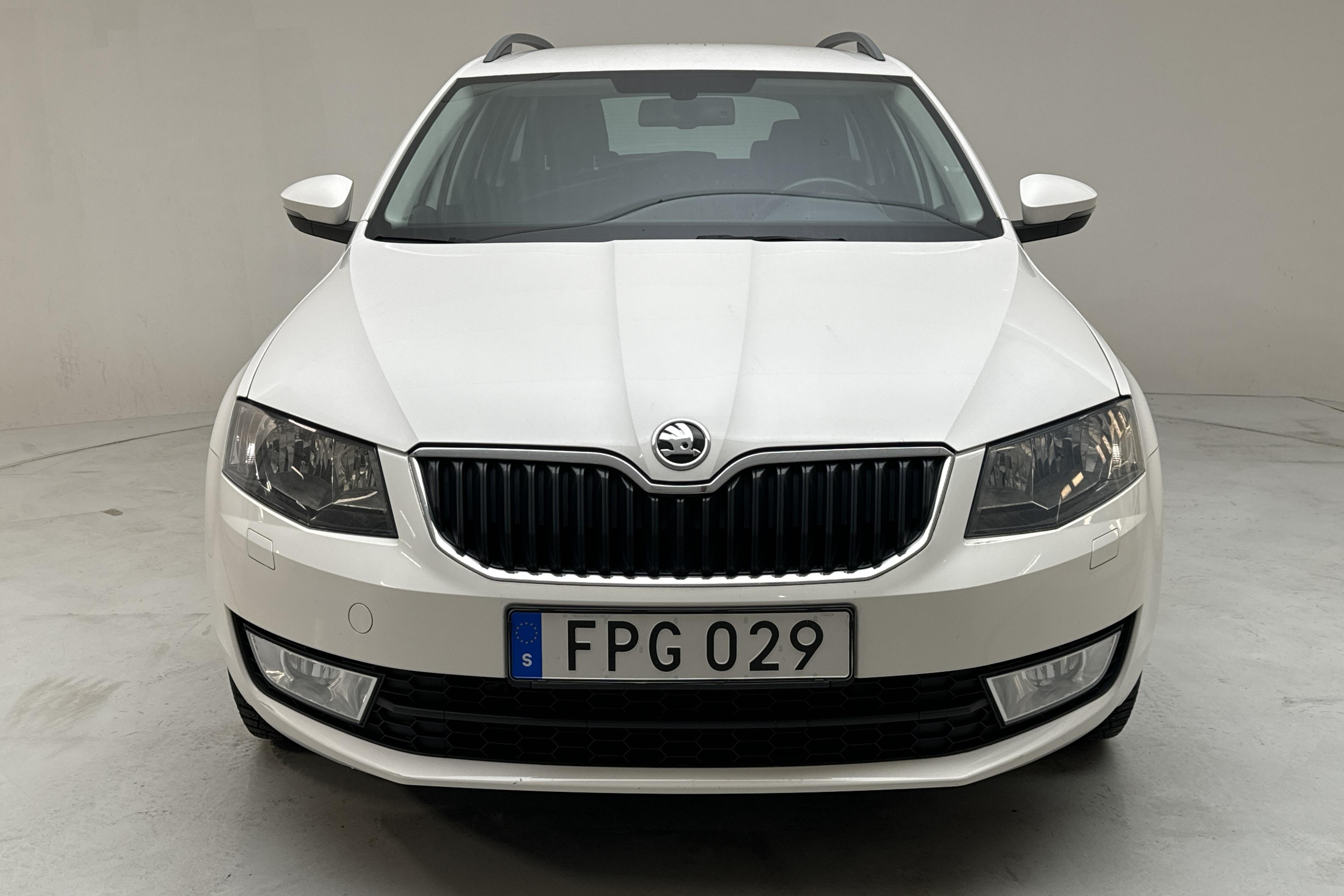 Skoda Octavia III 1.6 TDI CR Combi (105hk) - 13 052 mil - Automat - vit - 2015