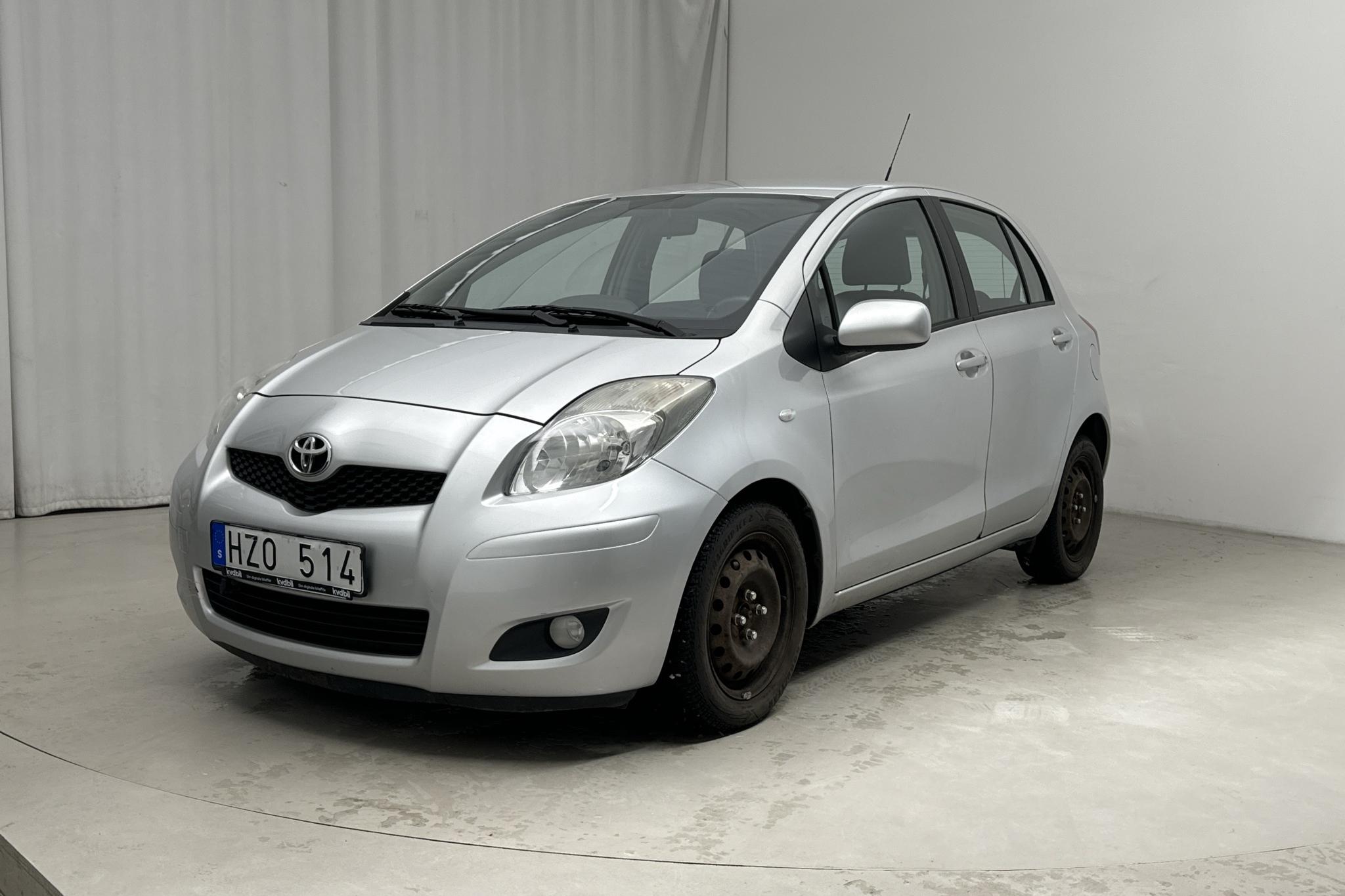 Toyota Yaris 1.0 5dr (69hk) - 152 840 km - Manuaalinen - hopea - 2010