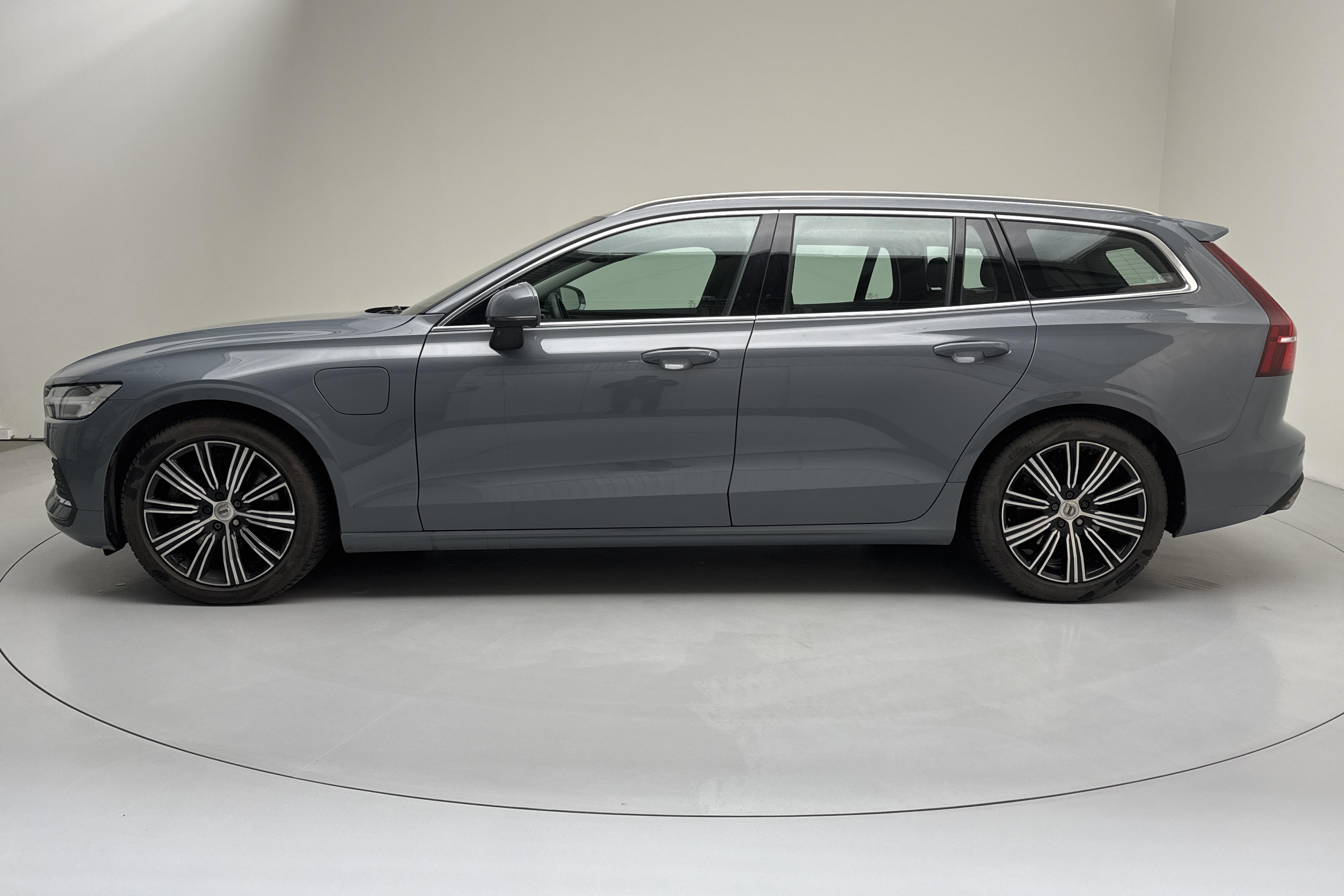 Volvo V60 T6 AWD Recharge (340hk) - 142 610 km - Automaatne - hall - 2022