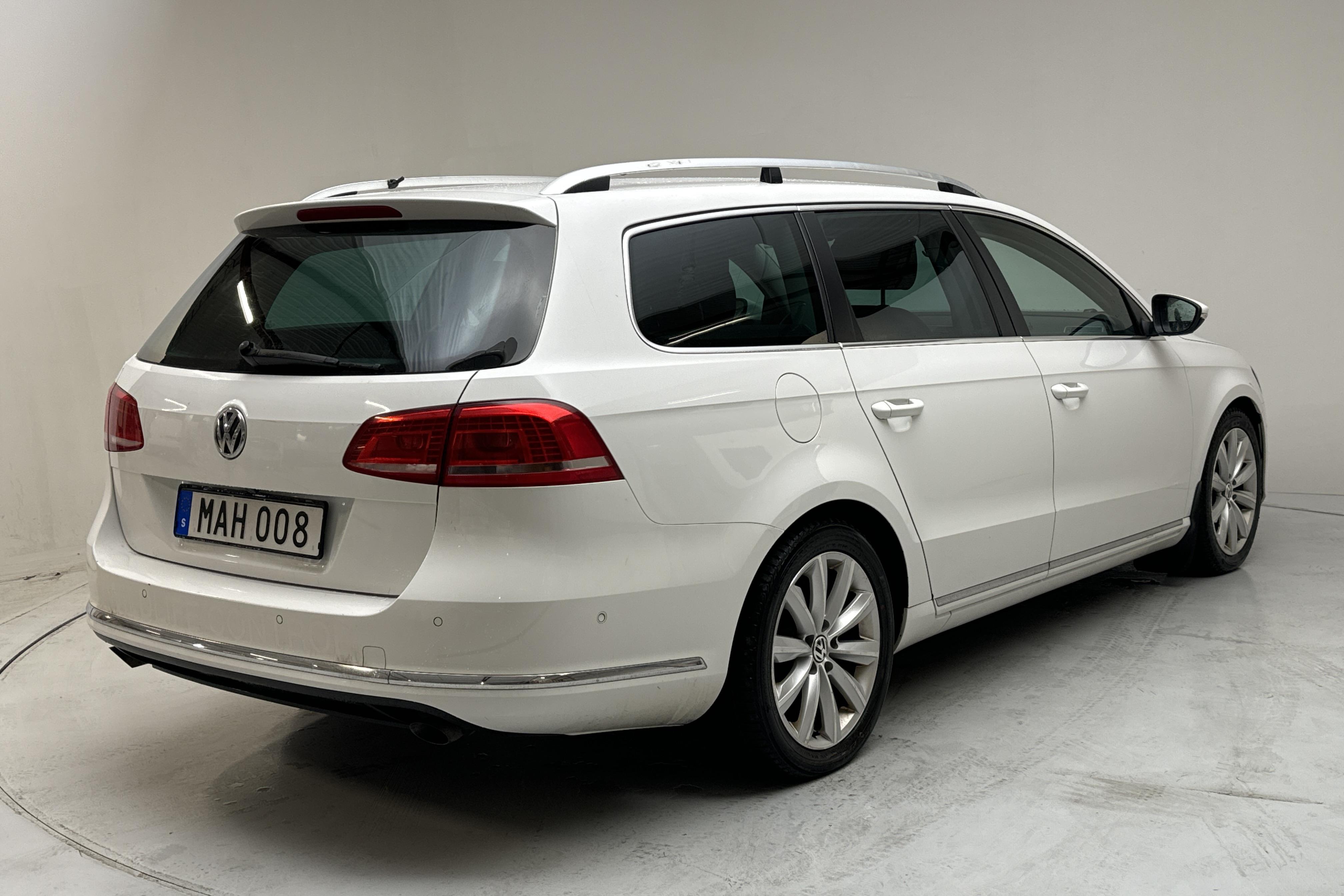 VW Passat 2.0 TDI BlueMotion Technology Variant 4Motion (170hk) - 24 192 mil - Automat - vit - 2012