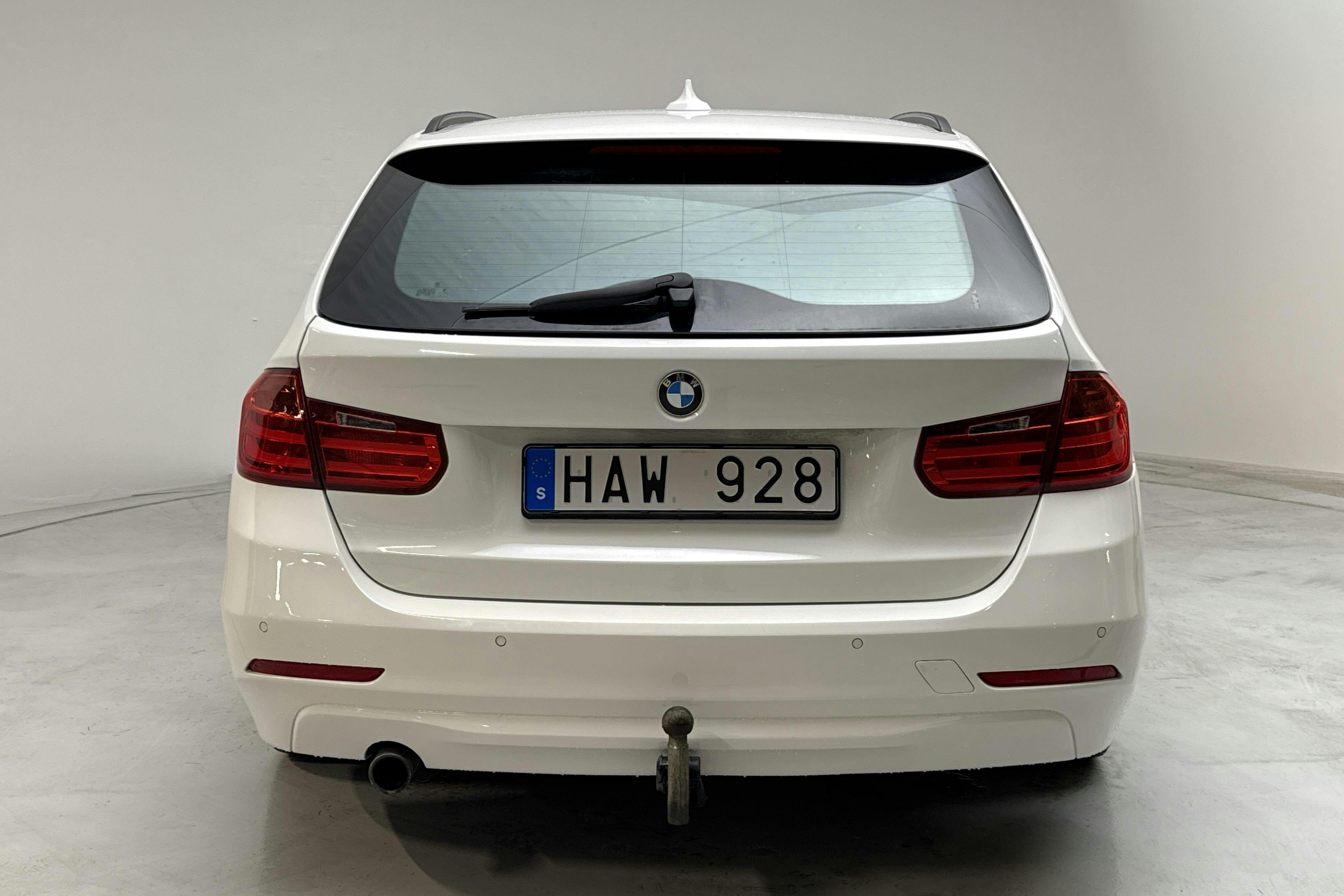 BMW 320d Touring, F31 (184hk) - 182 720 km - Automatic - white - 2013