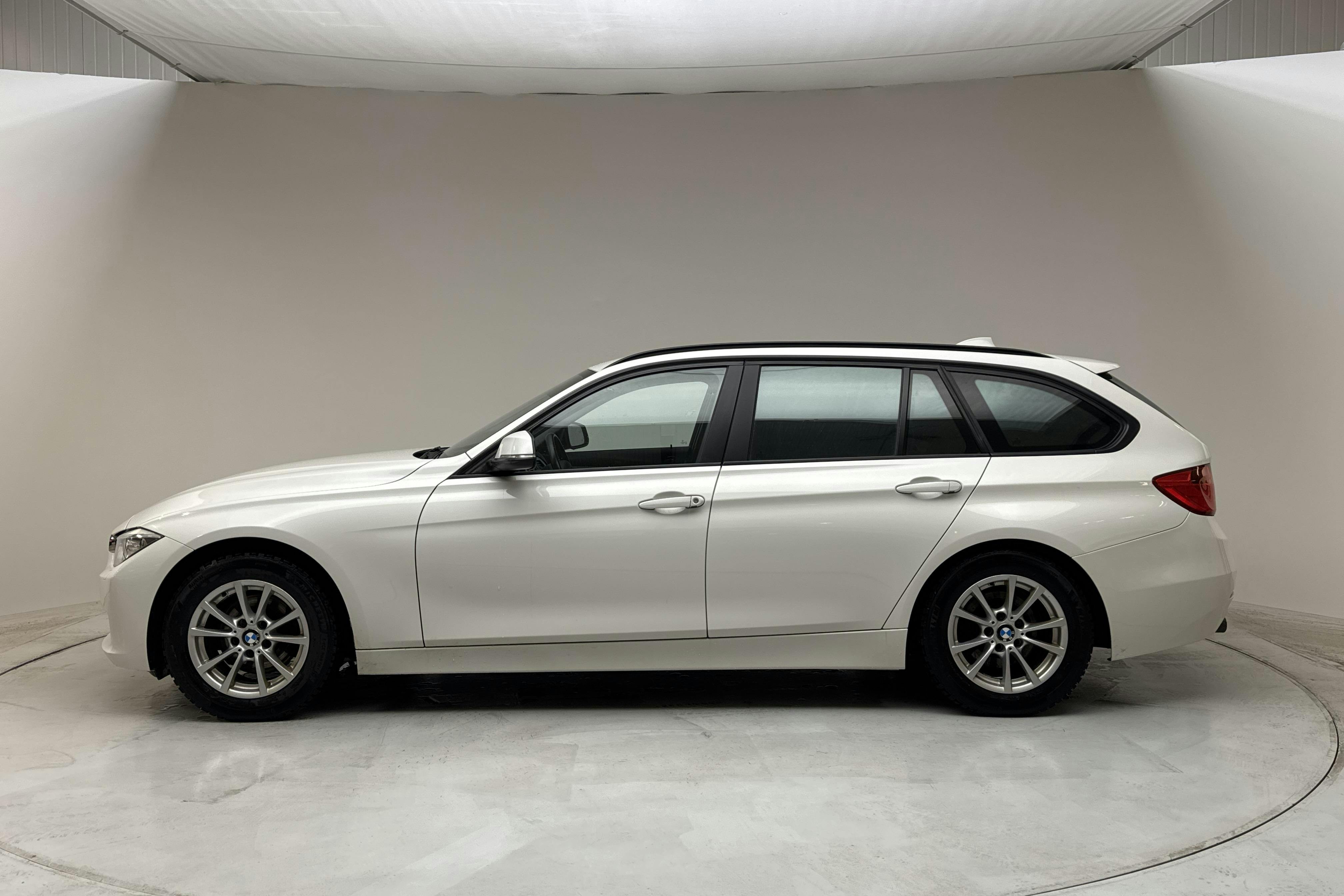 BMW 320d Touring, F31 (184hk) - 182 720 km - Automatic - white - 2013