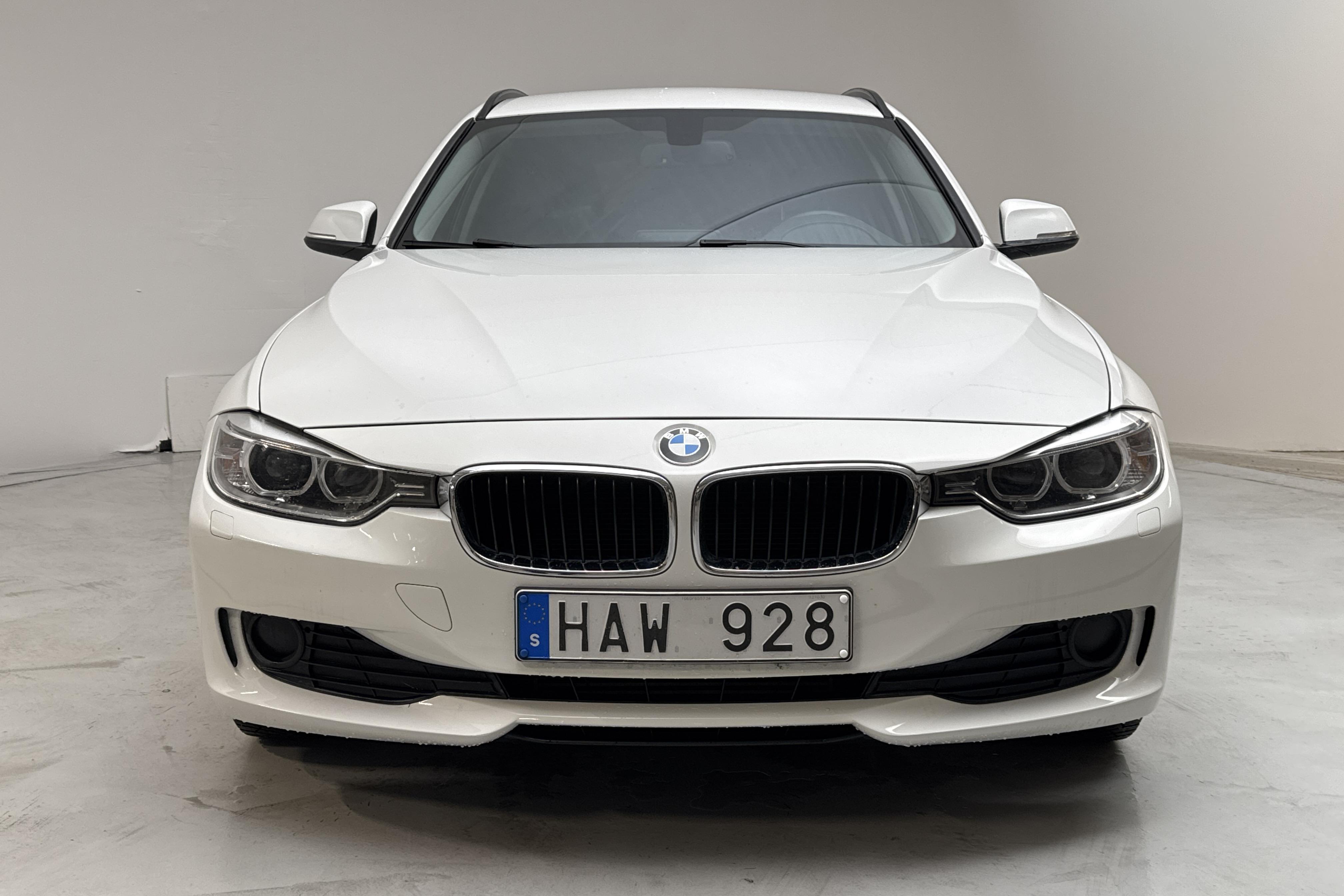 BMW 320d Touring, F31 (184hk) - 182 720 km - Automatic - white - 2013