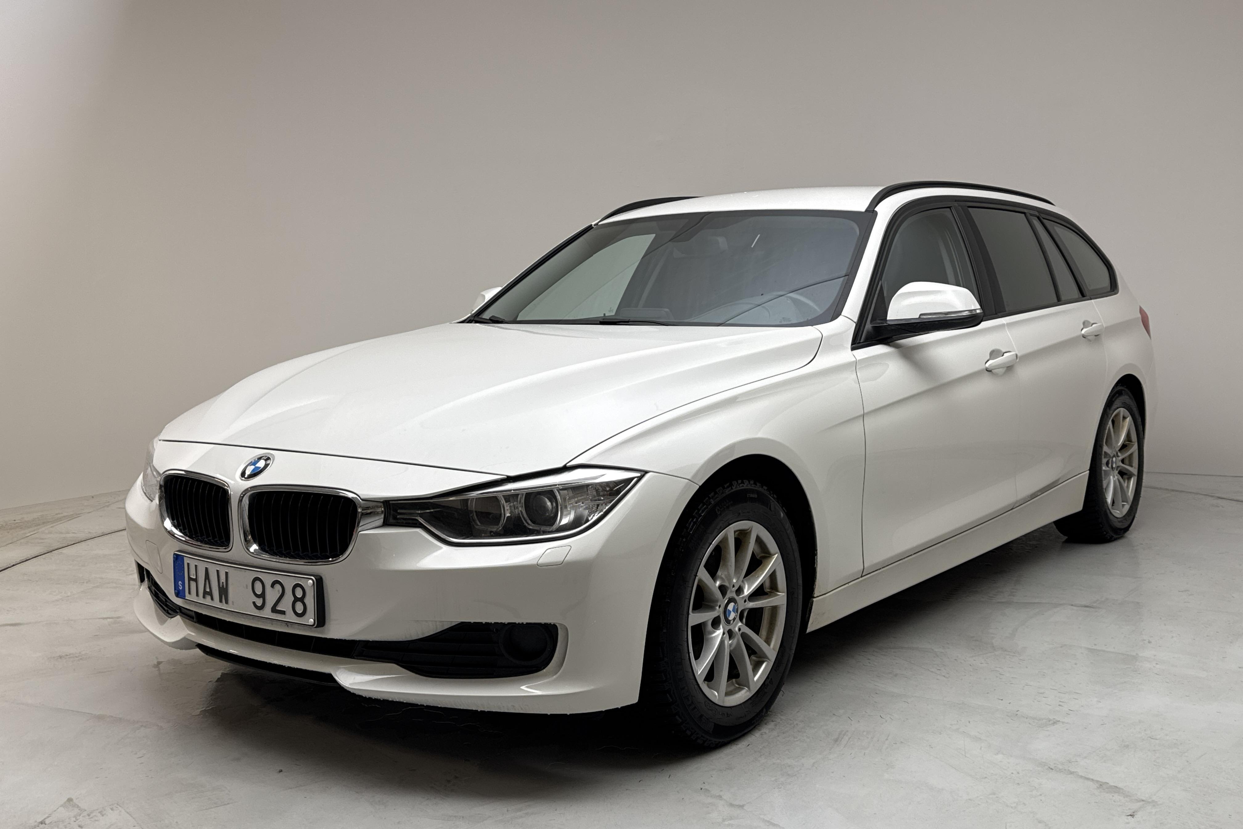 BMW 320d Touring, F31 (184hk) - 182 720 km - Automatic - white - 2013