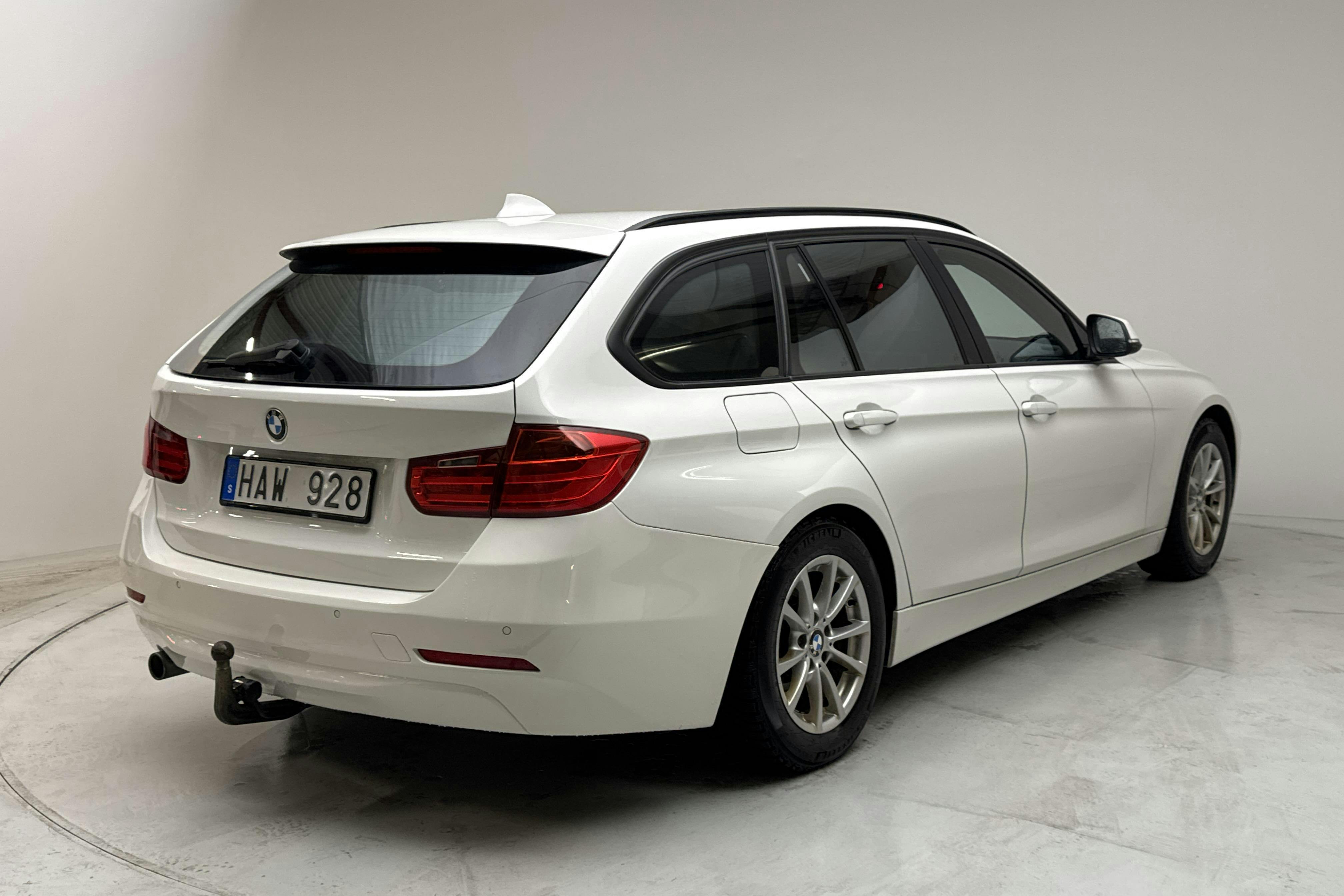 BMW 320d Touring, F31 (184hk) - 182 720 km - Automatic - white - 2013