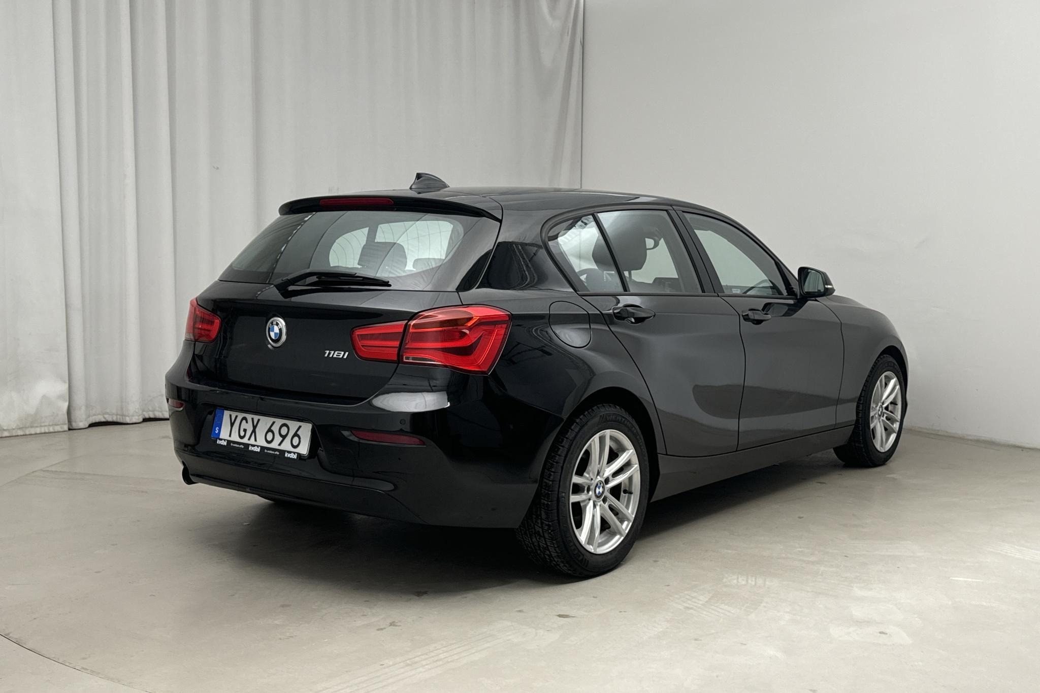 BMW 118i 5dr, F20 (136hk) - 130 020 km - Manual - black - 2017