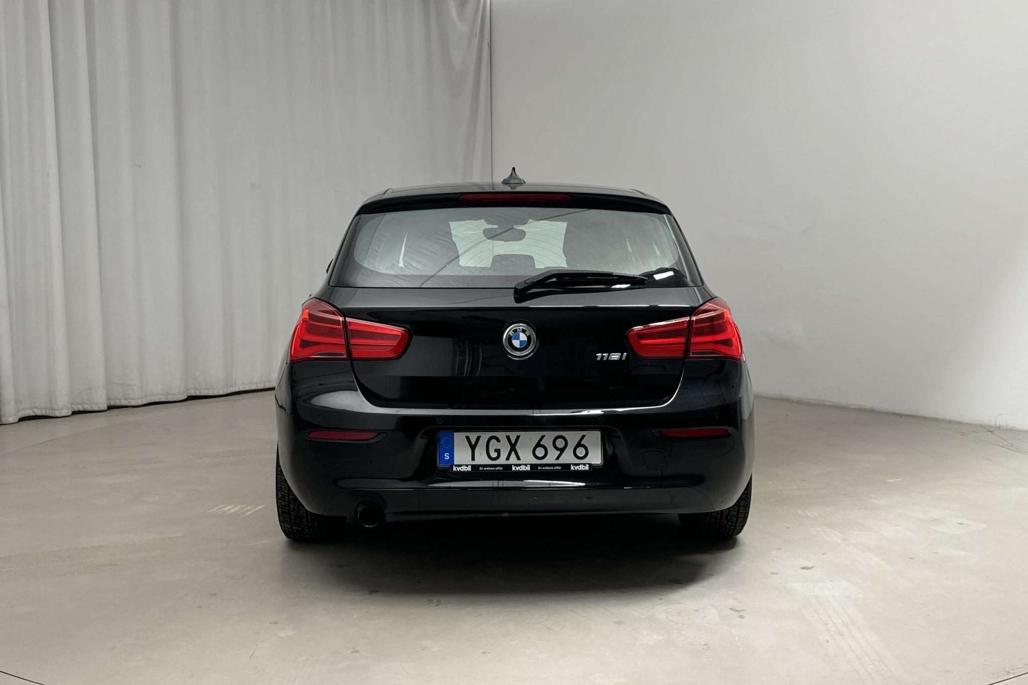 BMW 118i 5dr, F20 (136hk) - 130 020 km - Manual - black - 2017