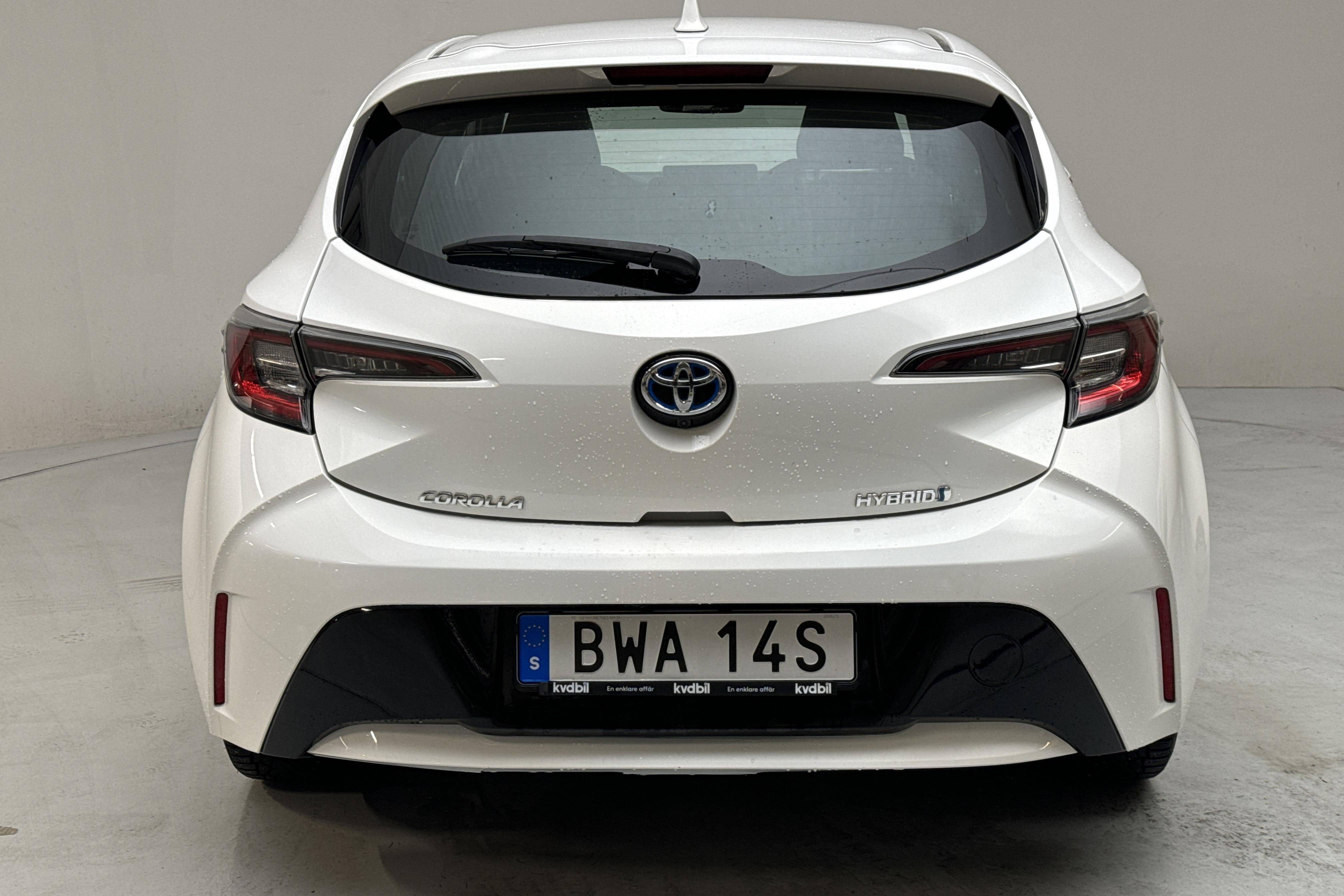 Toyota Corolla 1.8 Hybrid 5dr (122hk) - 27 360 km - Automatyczna - biały - 2020