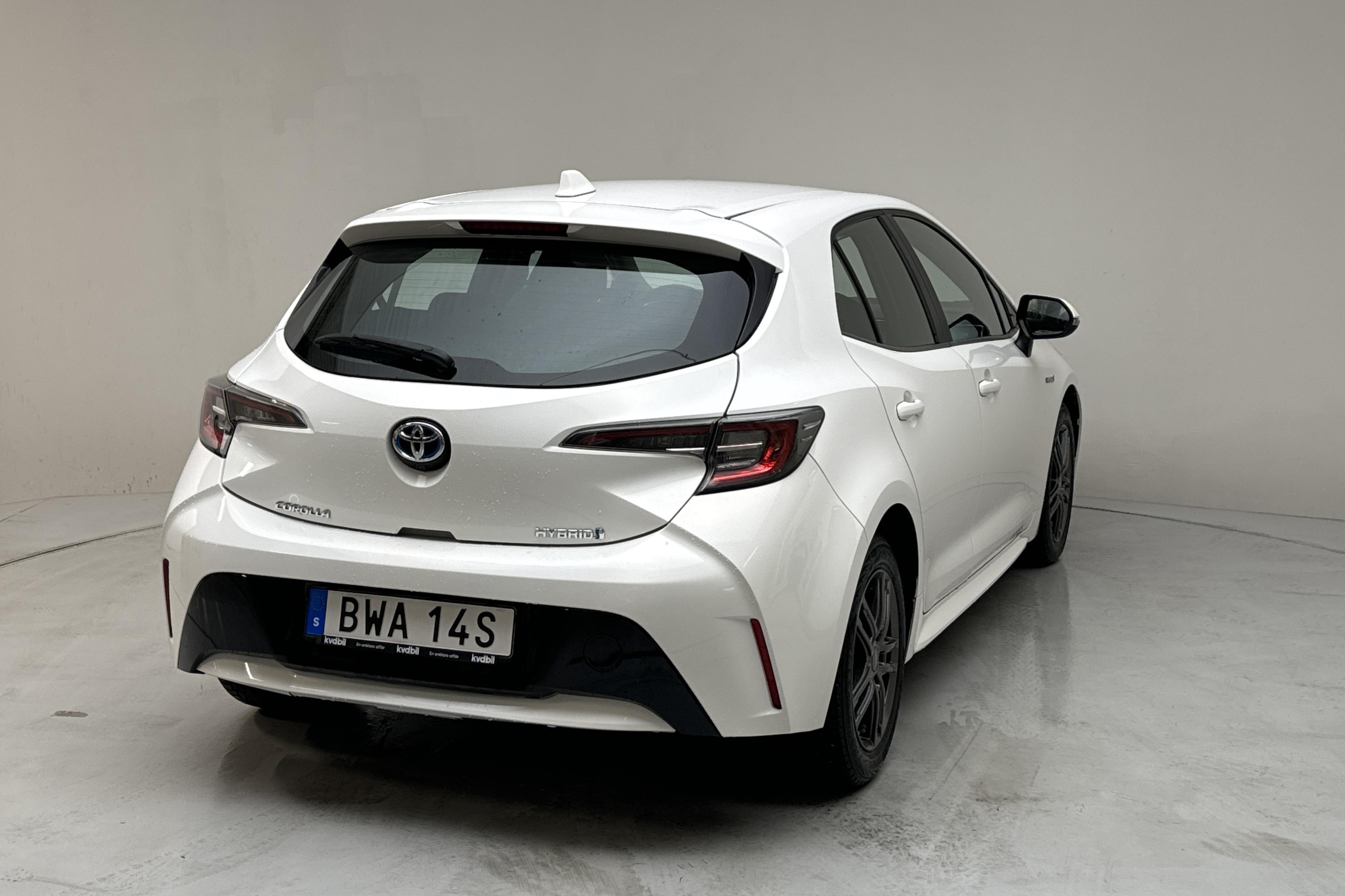 Toyota Corolla 1.8 Hybrid 5dr (122hk) - 27 360 km - Automatyczna - biały - 2020