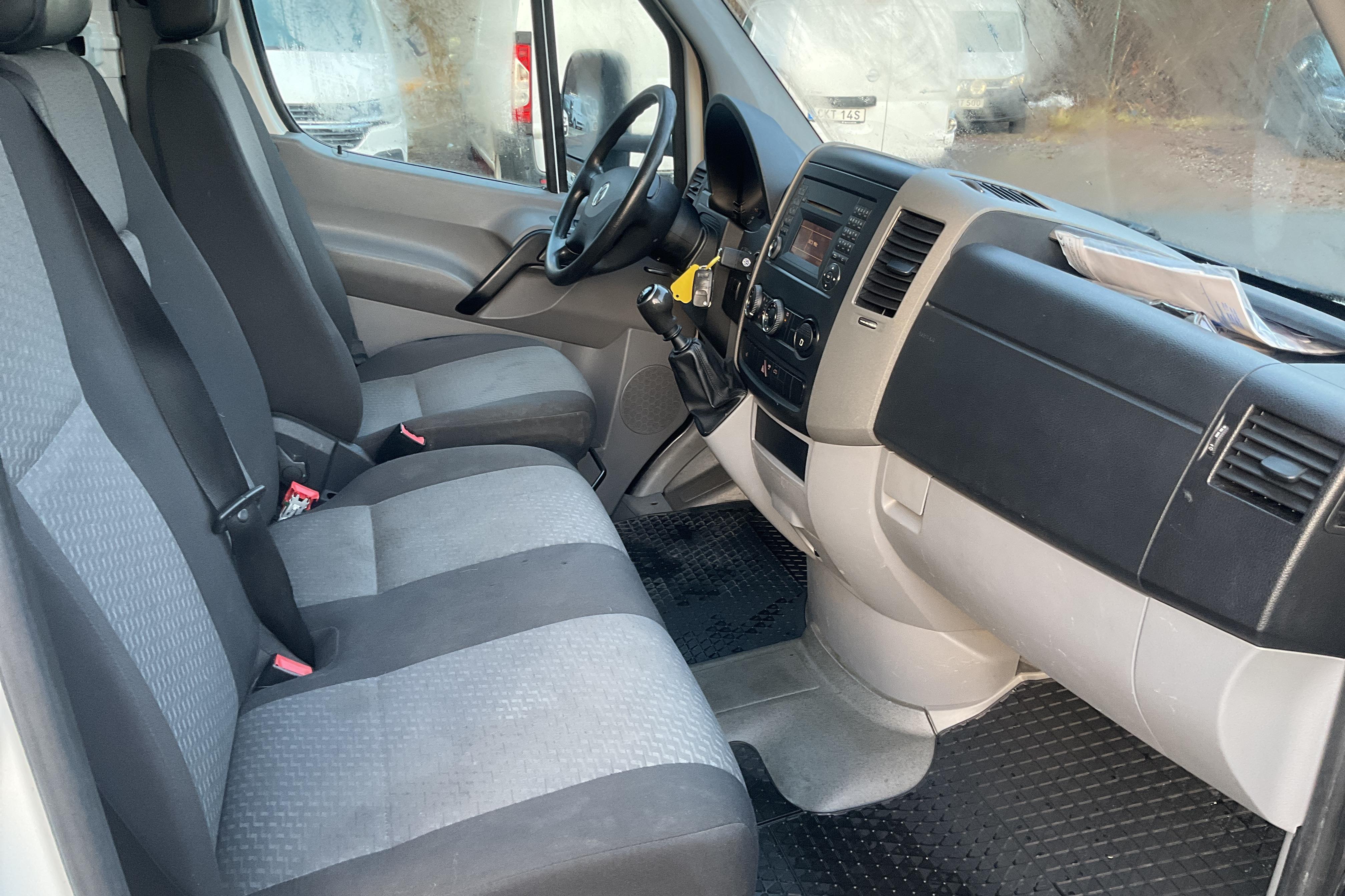 VW Crafter 35 2.0 TDI Volymskåp (163hk) - 171 000 km - Manual - white - 2013