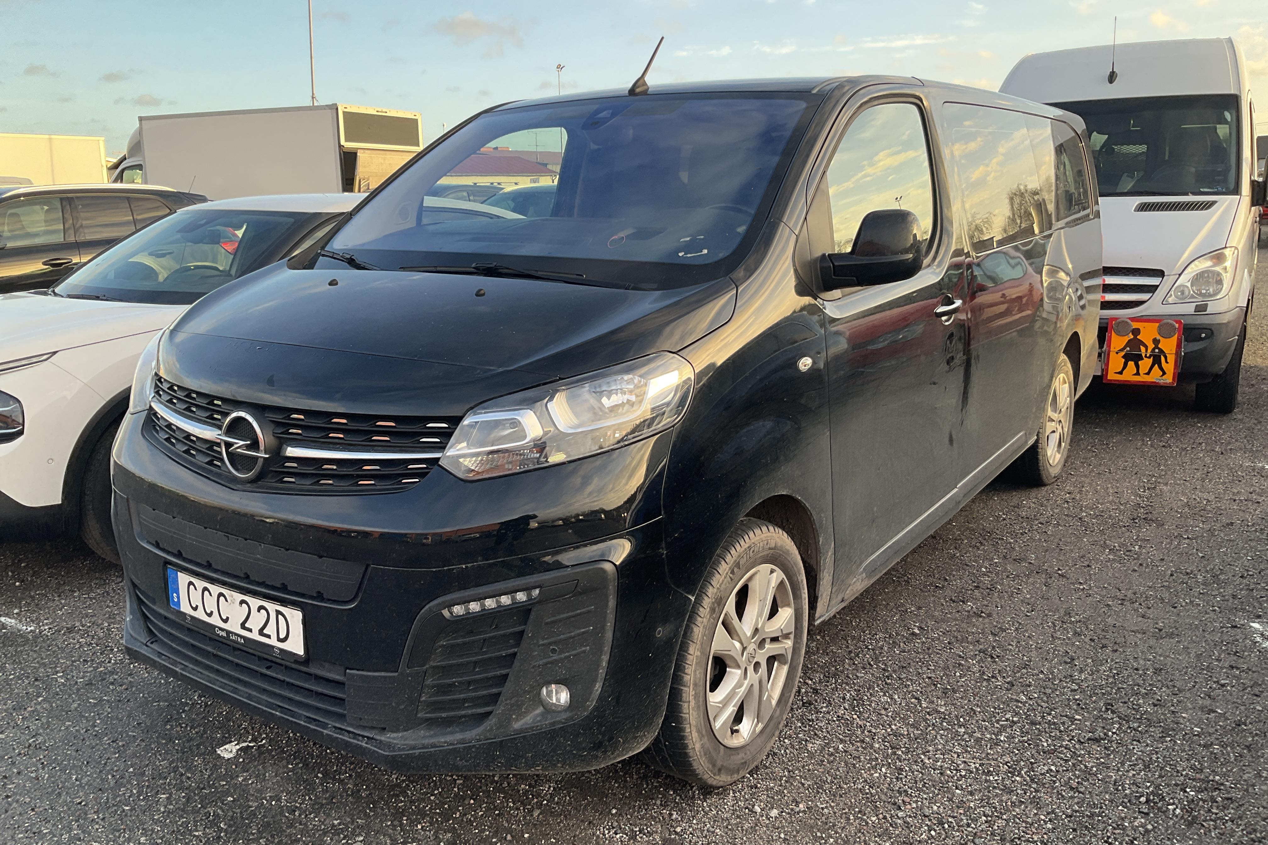 Opel Vivaro 2.0 D (180hk) - 13 776 mil - Automat - svart - 2021