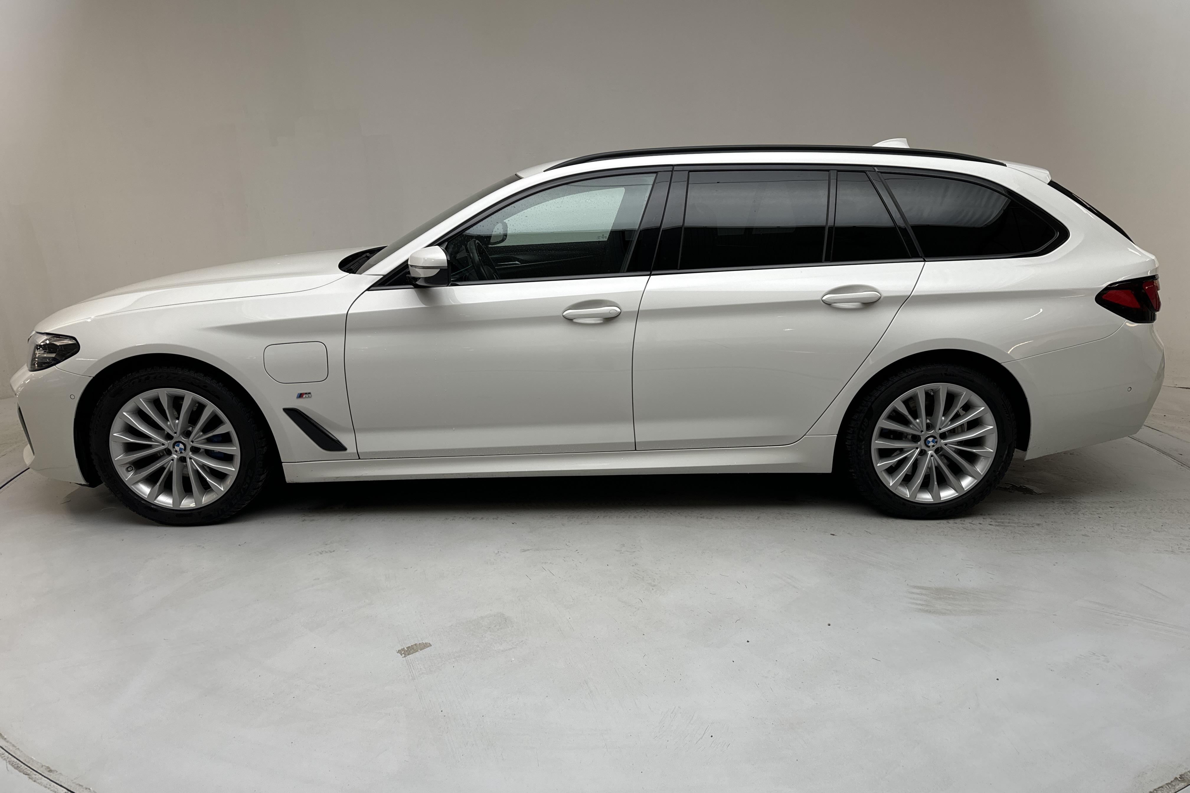 BMW 530e Touring, G31 12kWh LCI (292hk) - 65 840 km - Automatic - white - 2021