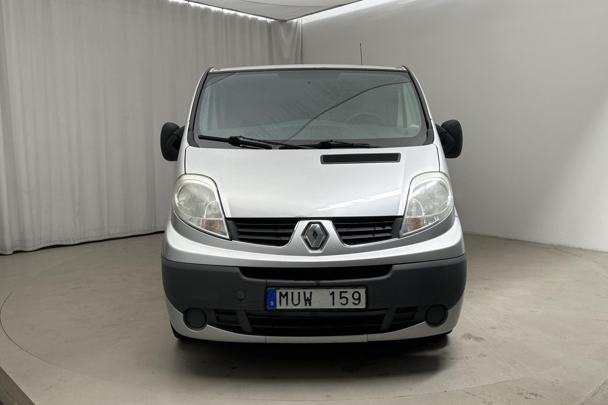 Renault Trafic 2.0 dCi Skåp/Buss (115hk) - 198 660 km - Automaatne - hõbe - 2012