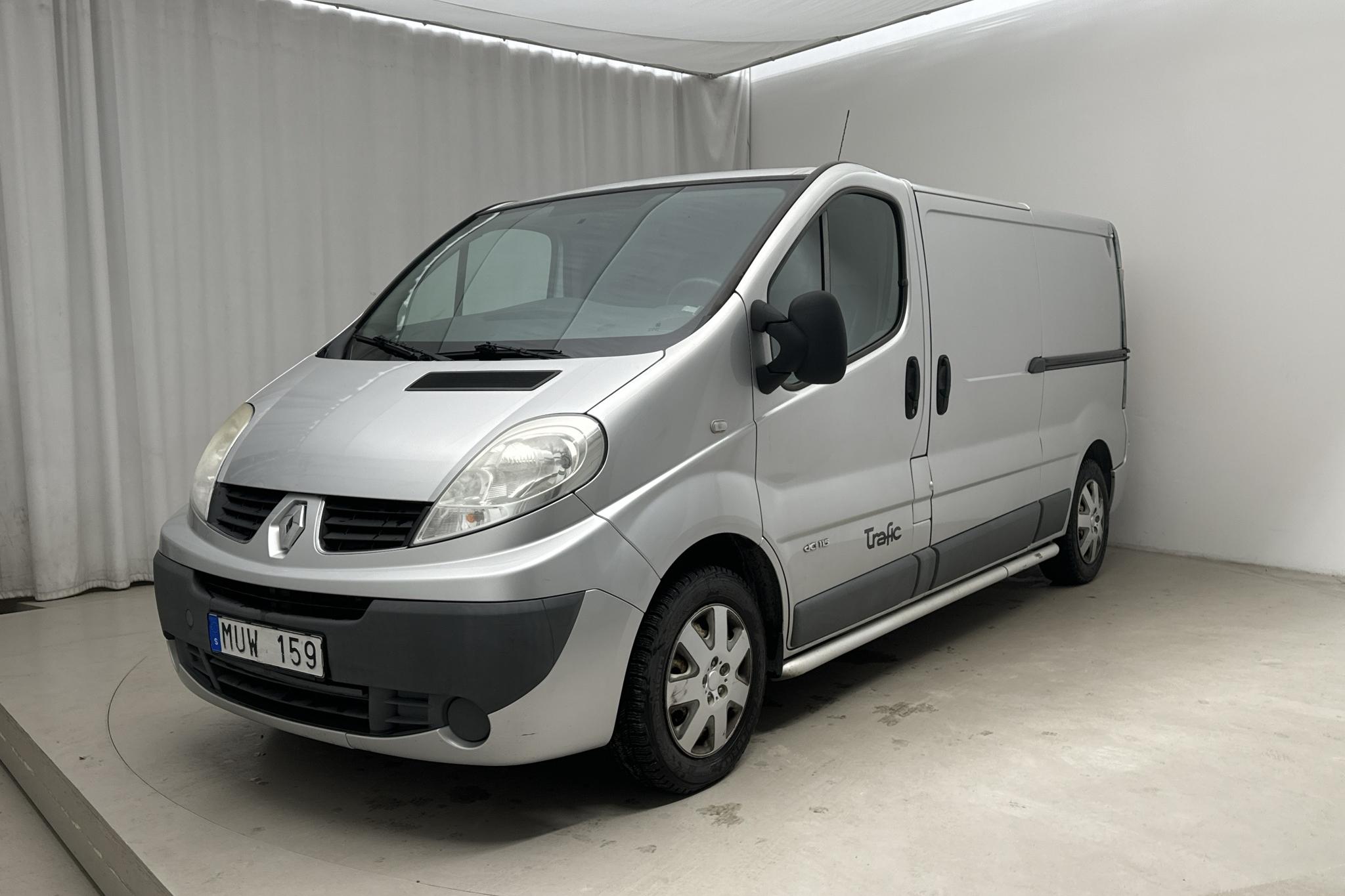 Renault Trafic 2.0 dCi Skåp/Buss (115hk) - 198 660 km - Automaatne - hõbe - 2012