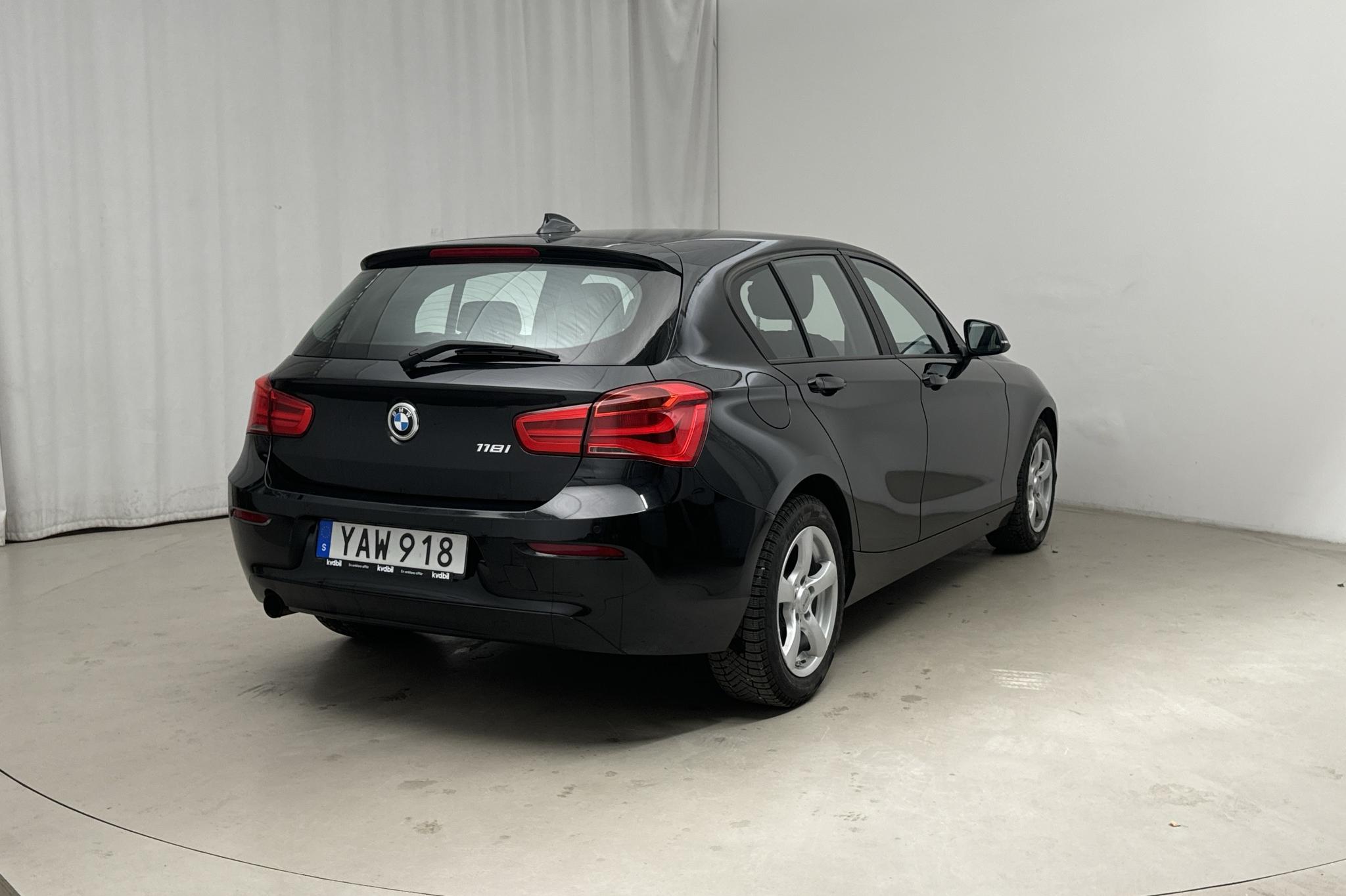 BMW 118i 5dr, F20 (136hk) - 91 730 km - Manual - black - 2016