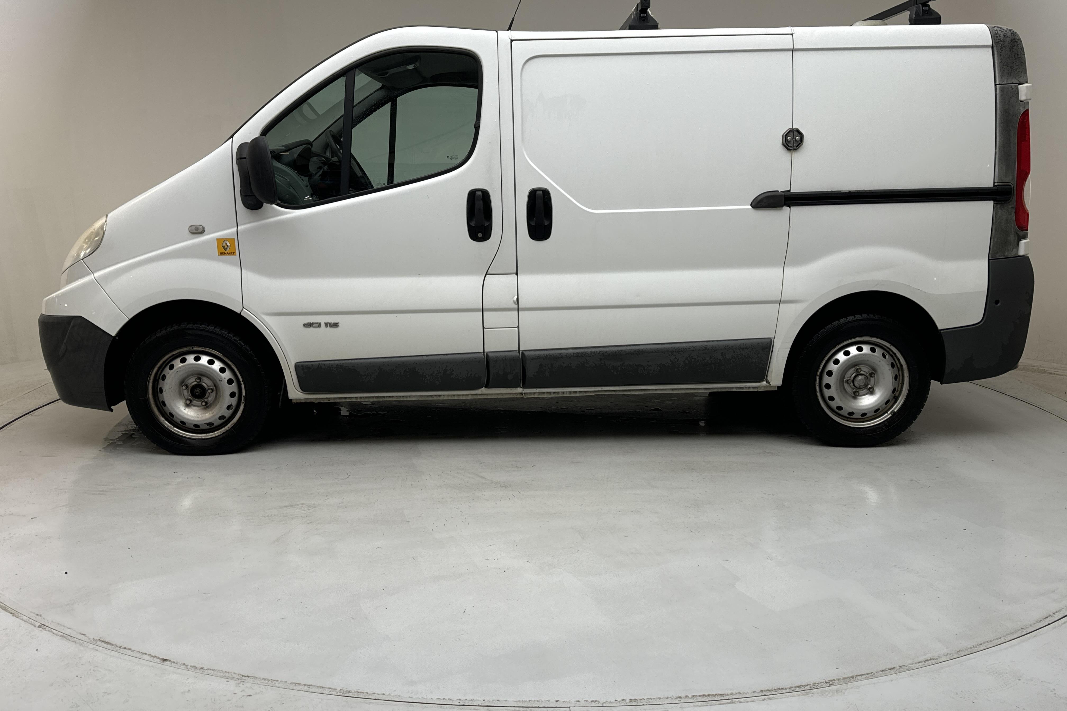 Renault Trafic 2.0 dCi Skåp/Buss (115hk) - 249 210 km - Manualna - biały - 2013