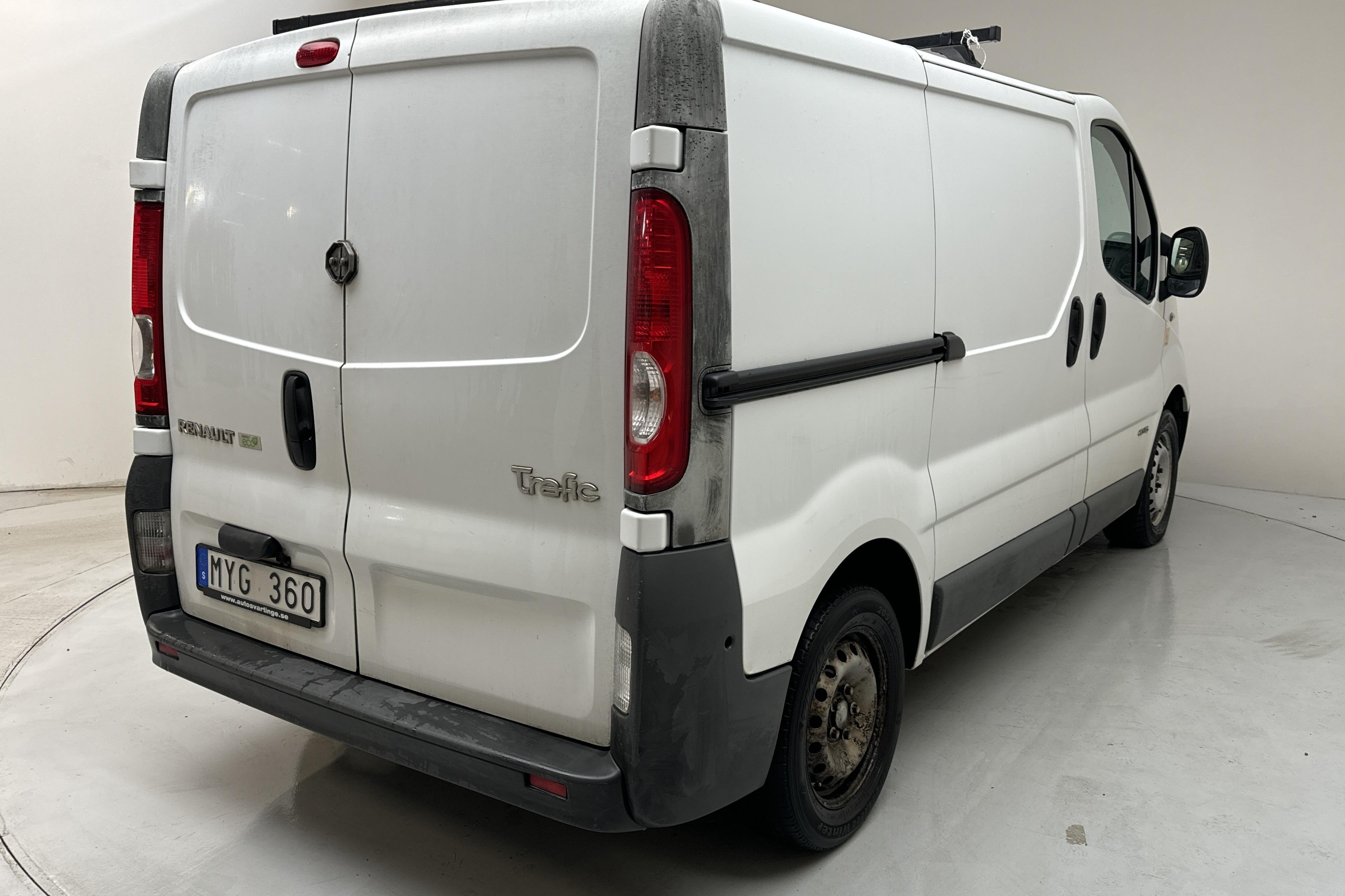 Renault Trafic 2.0 dCi Skåp/Buss (115hk) - 249 210 km - Manualna - biały - 2013