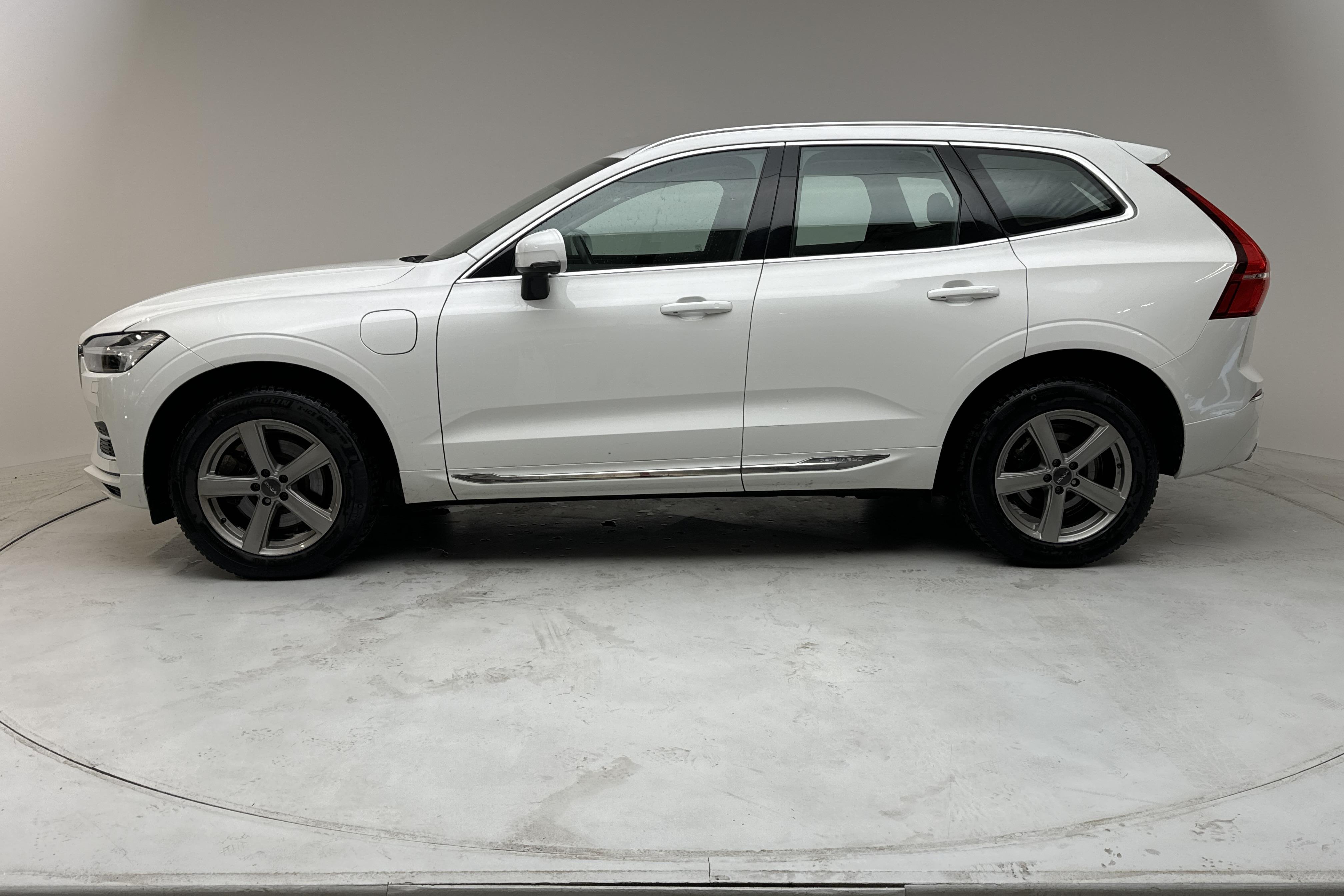 Volvo XC60 T6 AWD Recharge (340hk) - 66 080 km - Automaattinen - valkoinen - 2021