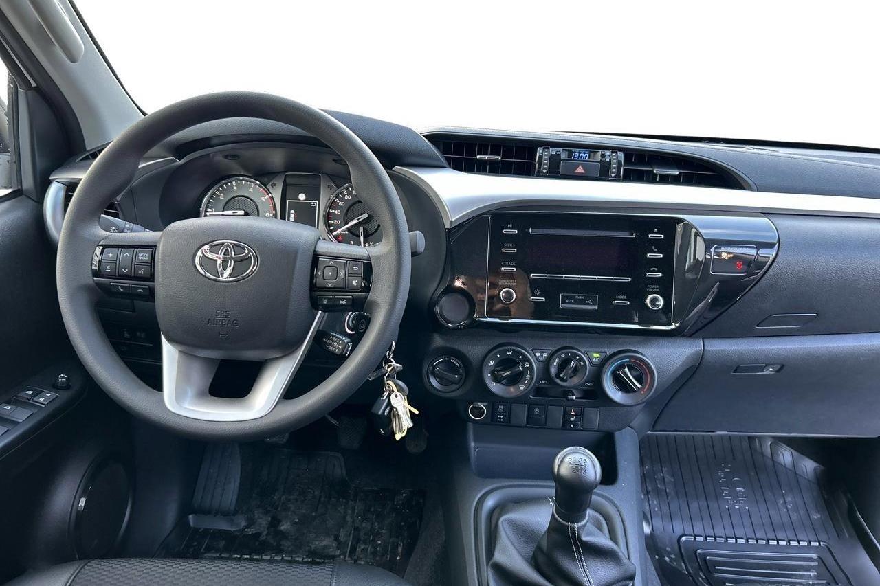 Toyota Hilux 2.4 D 4WD (150hk) - 260 km - Manual - white - 2024