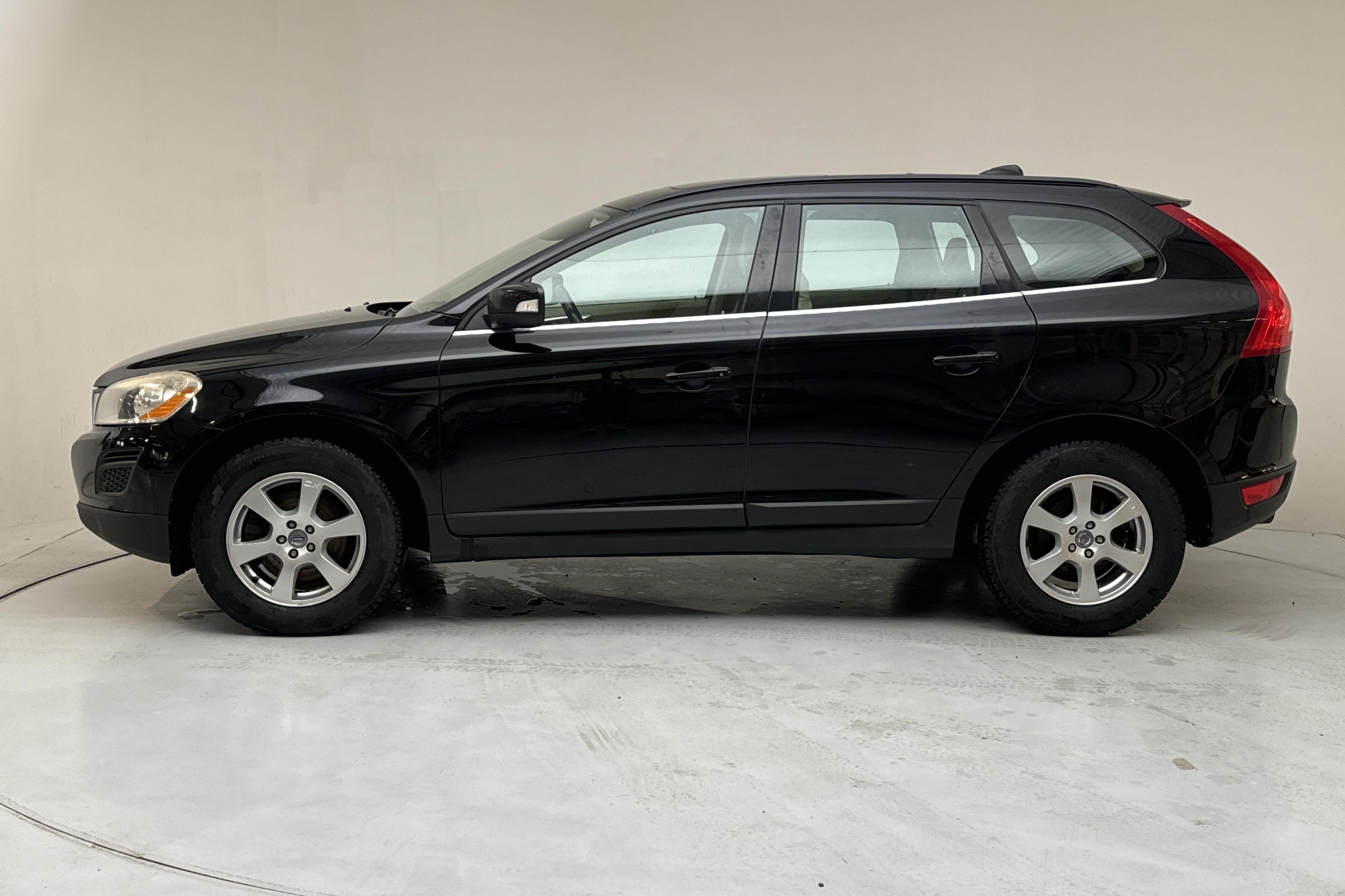 Volvo XC60 D3 2WD (163hk) - 226 900 km - Automatic - black - 2012