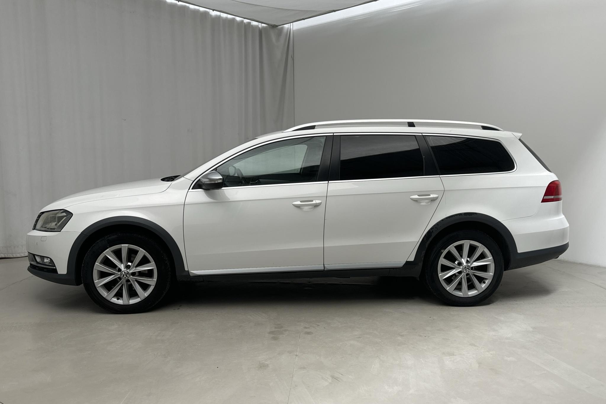 VW Passat Alltrack 2.0 TDI BlueMotion Technology 4Motion (177hk) - 215 790 km - Automaatne - valge - 2015