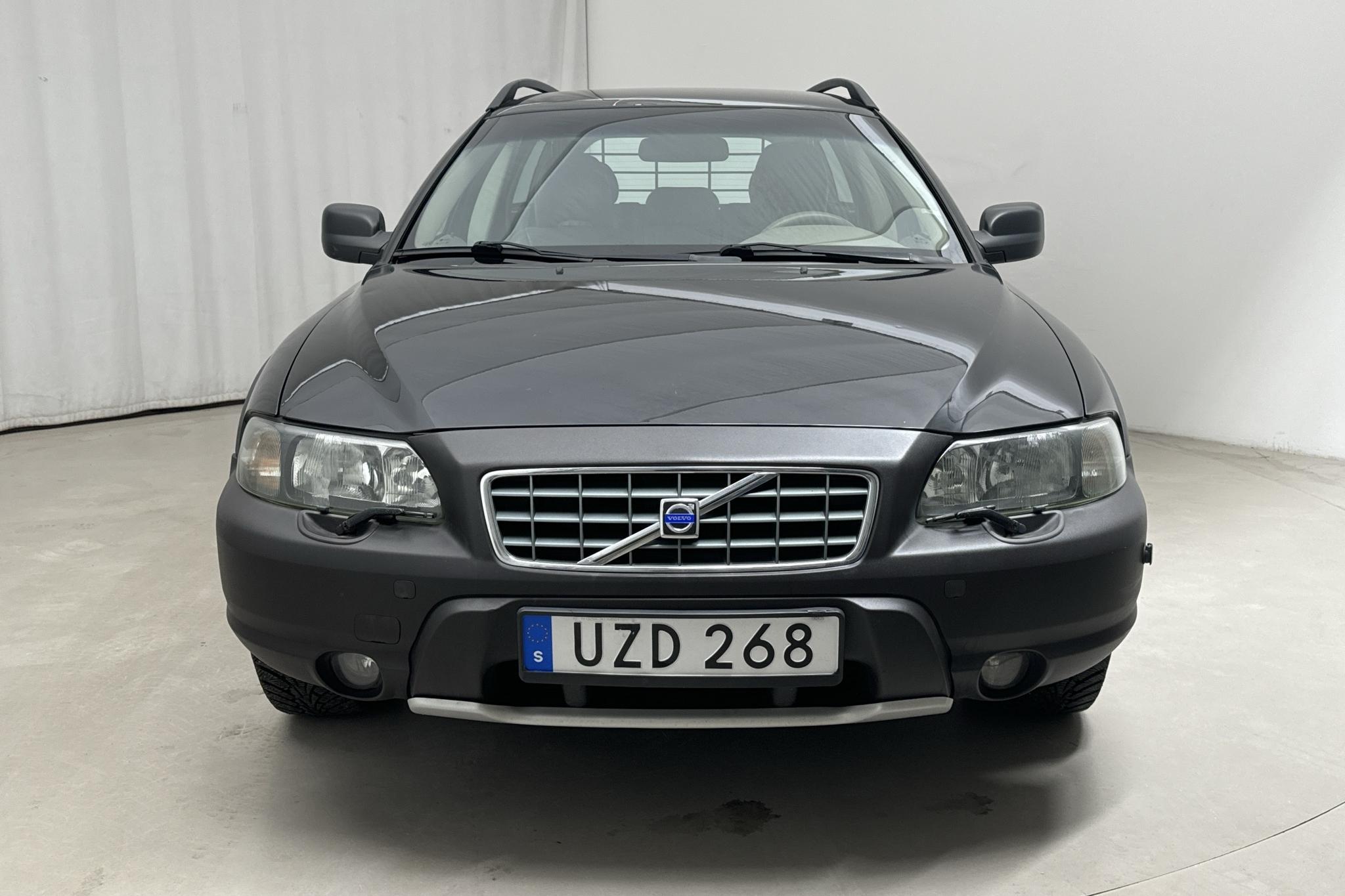 Volvo XC70 2.5T (210hk) - 268 120 km - Manualna - czarny - 2004