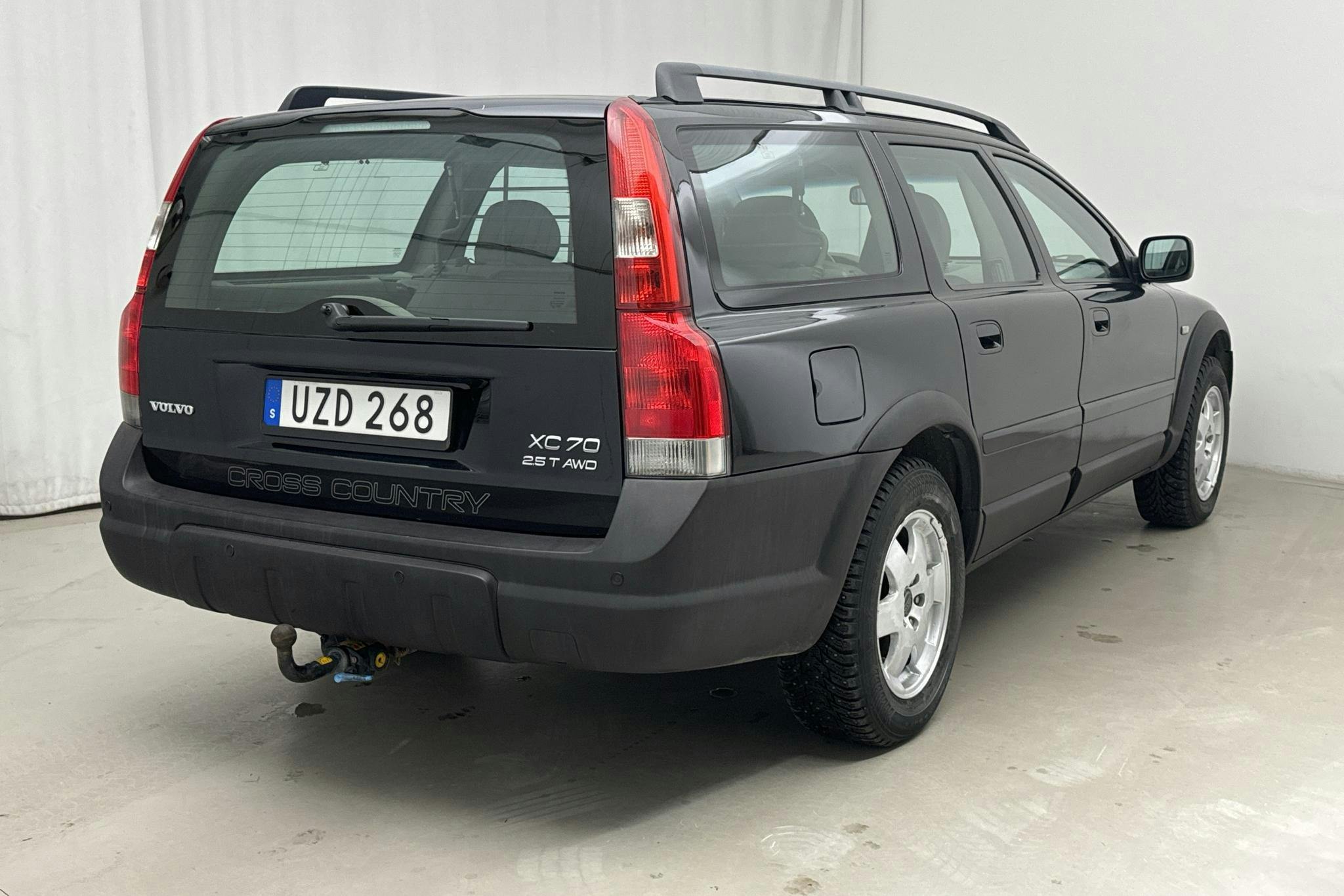 Volvo XC70 2.5T (210hk) - 268 120 km - Manualna - czarny - 2004