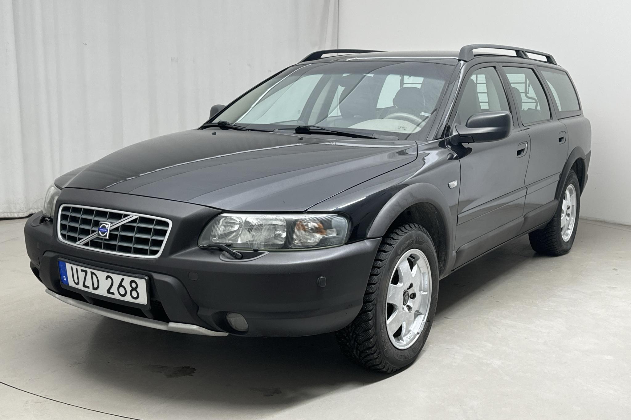 Volvo XC70 2.5T (210hk) - 268 120 km - Manualna - czarny - 2004