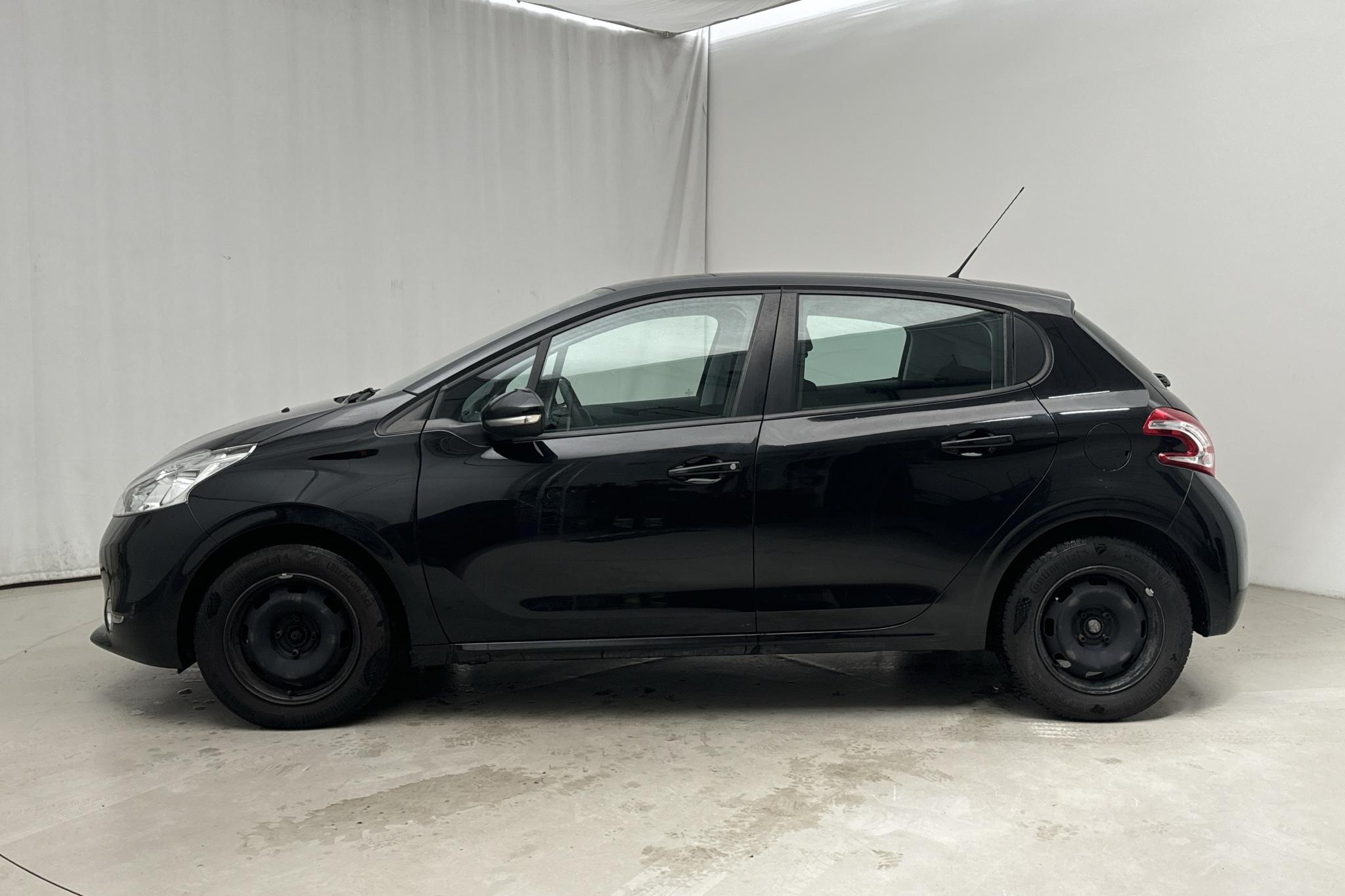 Peugeot 208 1.2 VTi 5dr (82hk) - 15 071 mil - Manuell - svart - 2015