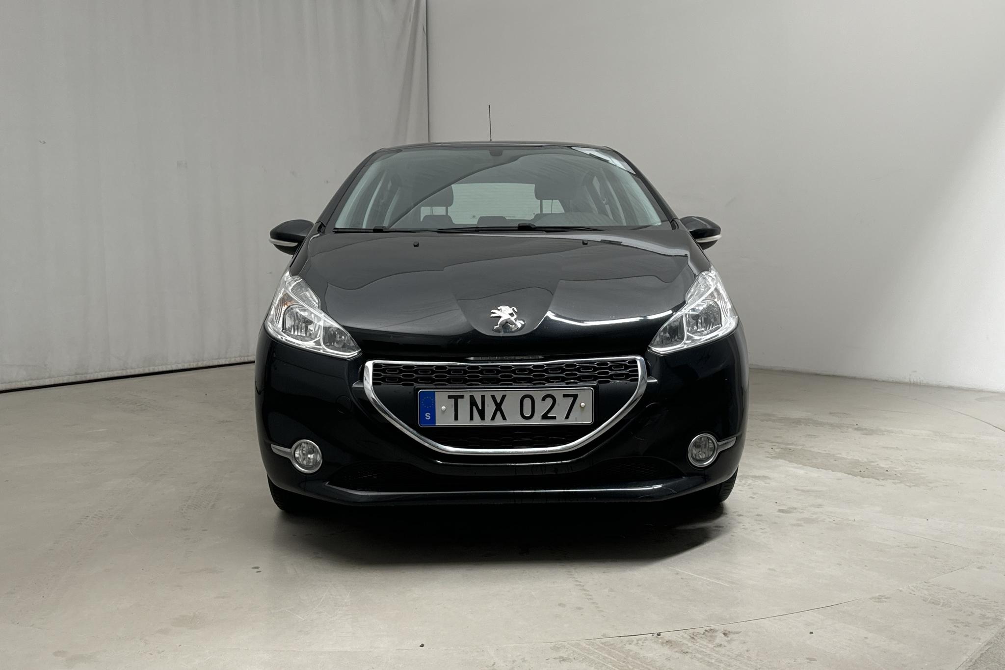 Peugeot 208 1.2 VTi 5dr (82hk) - 15 071 mil - Manuell - svart - 2015