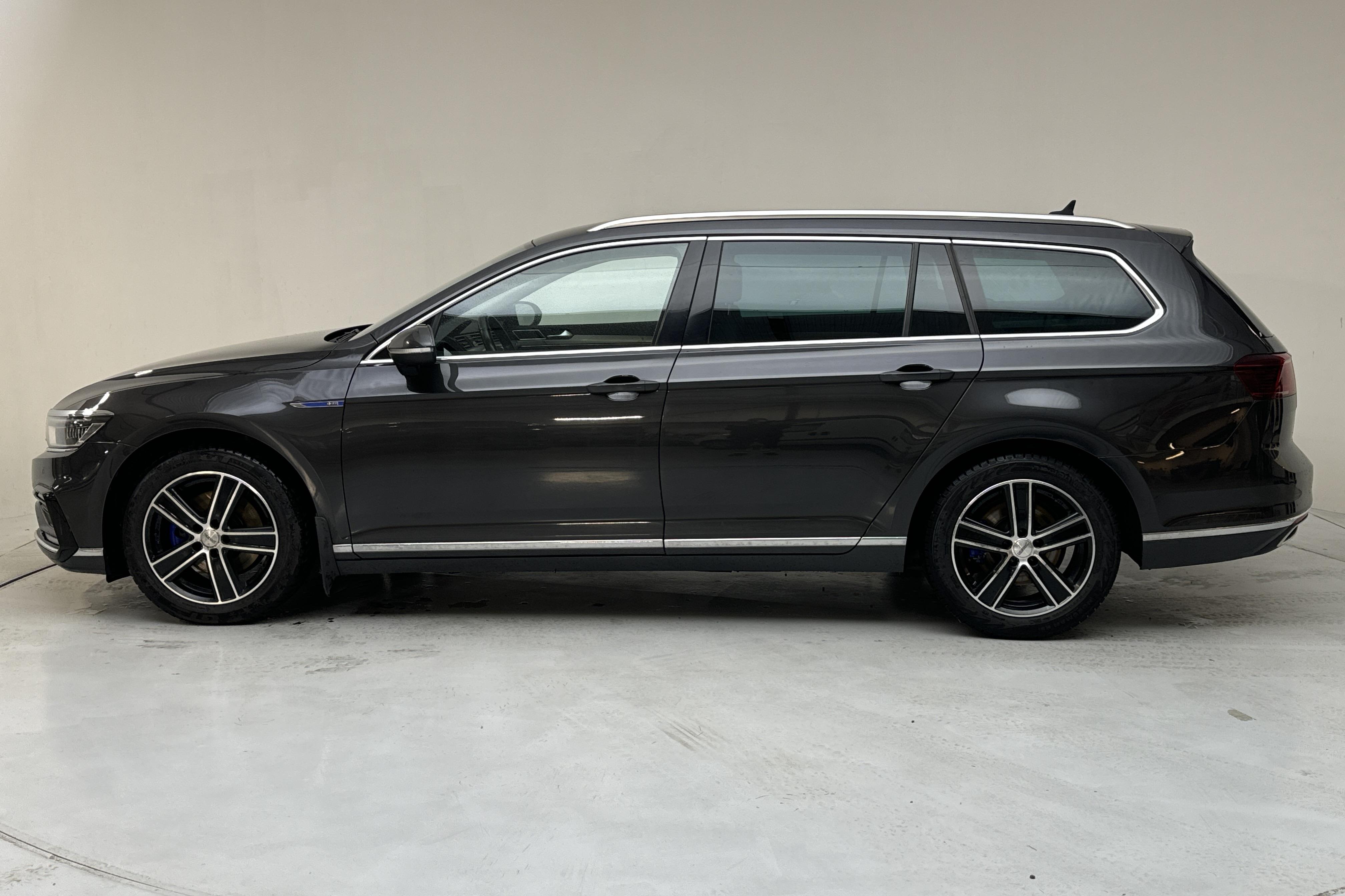 VW Passat 1.4 GTE Sportscombi (218hk) - 17 023 mil - Automat - Dark Grey - 2020